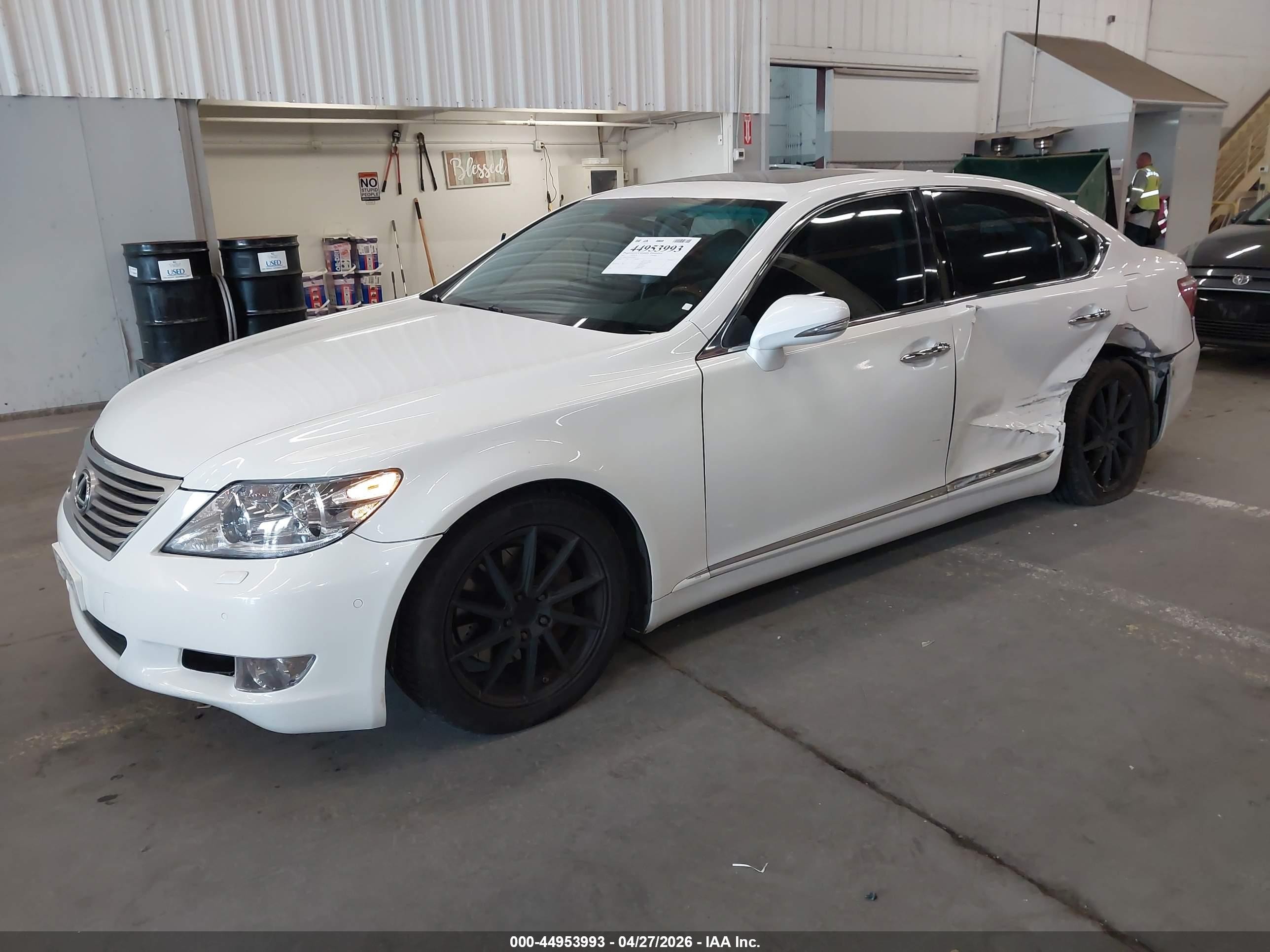 2011 Lexus LS 460 VIN JTHBL5EF1B5106603 IAAI salvage auction — Side, Salvage (Oregon), sold $800 on 2026-07-09 (photo 2)