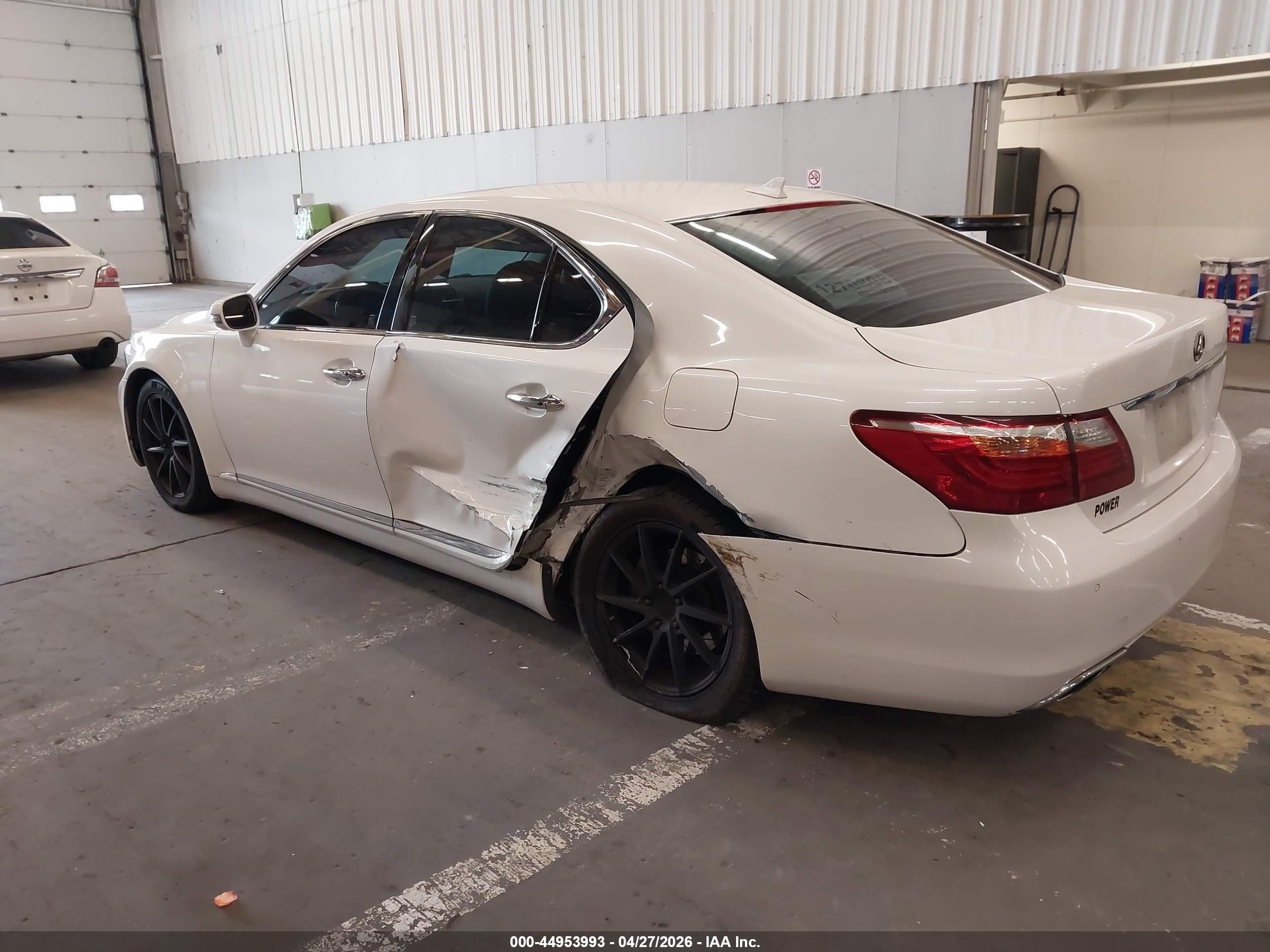 2011 Lexus LS 460 VIN JTHBL5EF1B5106603 IAAI salvage auction — Side, Salvage (Oregon), sold $800 on 2026-07-09 (photo 3)