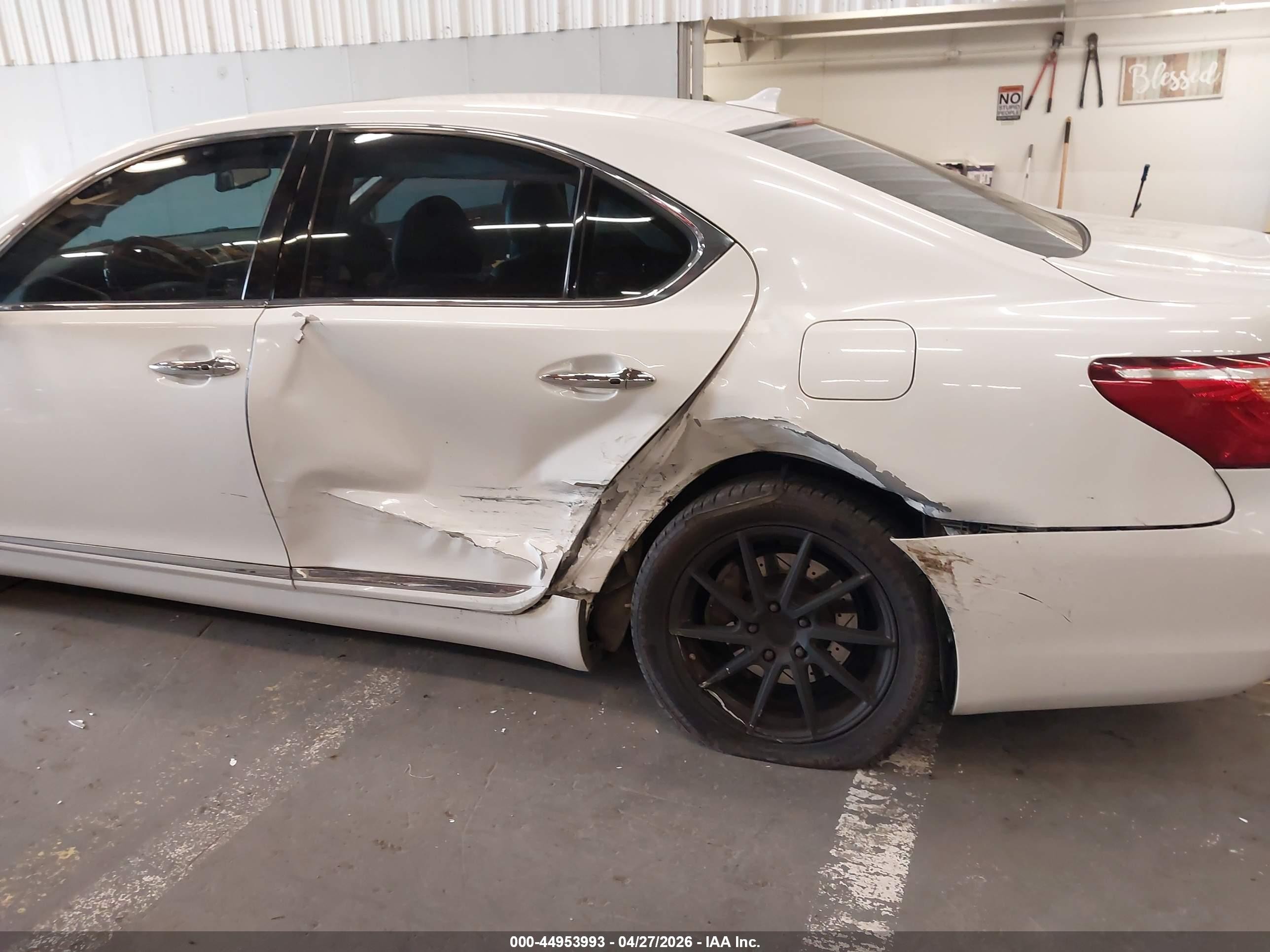 2011 Lexus LS 460 VIN JTHBL5EF1B5106603 IAAI salvage auction — Side, Salvage (Oregon), sold $800 on 2026-07-09 (photo 6)