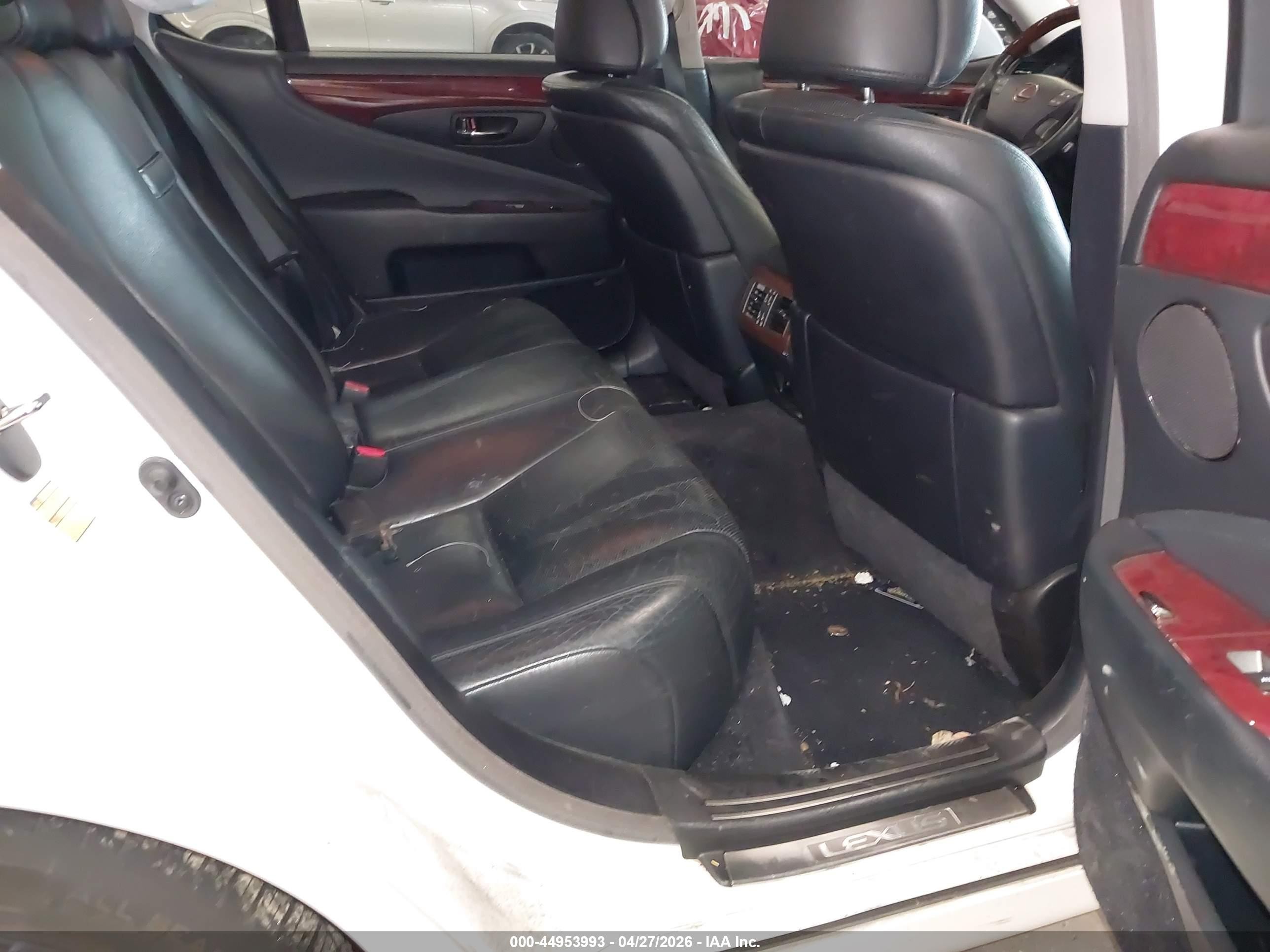 2011 Lexus LS 460 VIN JTHBL5EF1B5106603 IAAI salvage auction — Side, Salvage (Oregon), sold $800 on 2026-07-09 (photo 8)