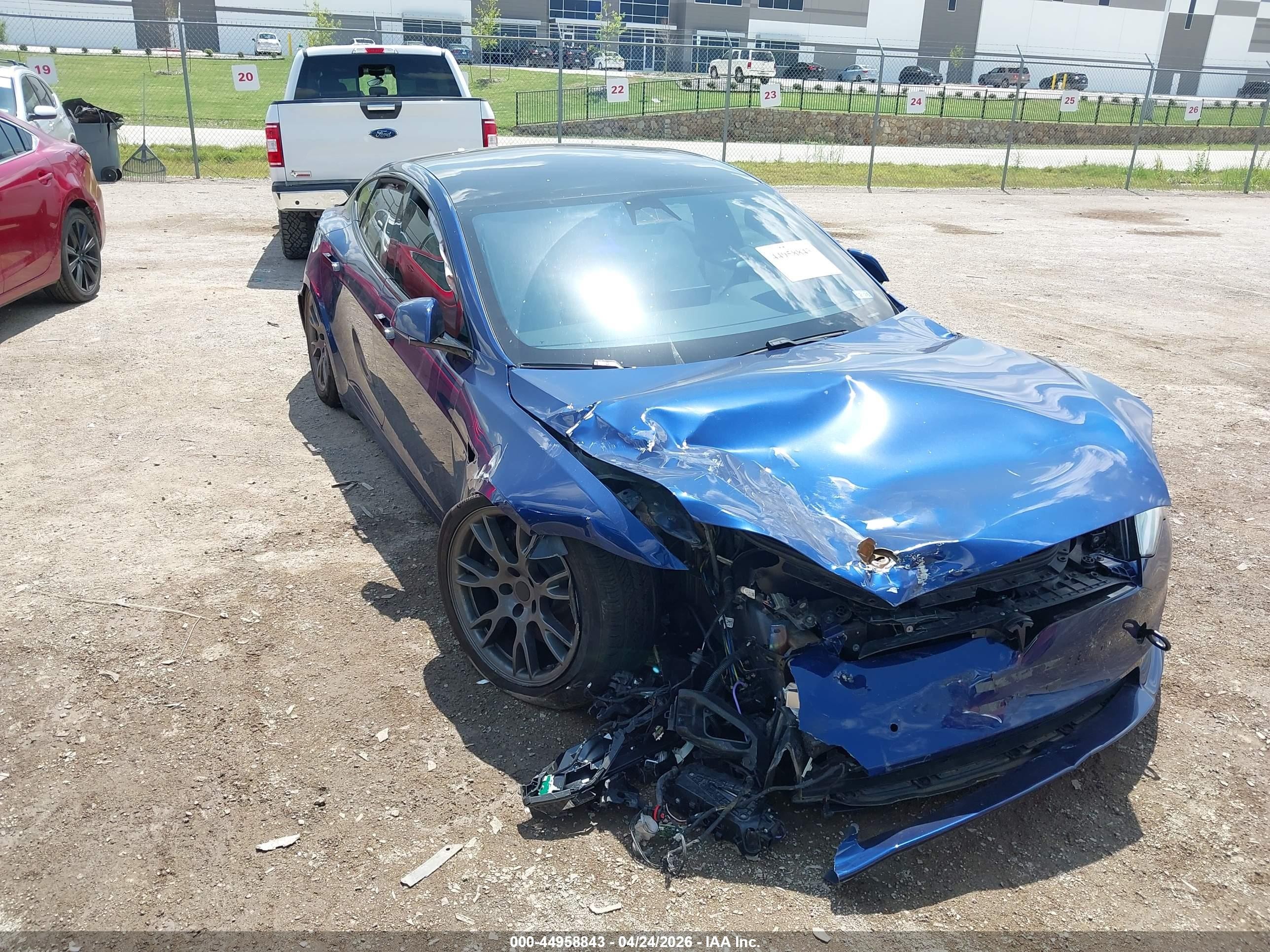 2022 Tesla Model S VIN 5YJSA1E52NF493978 — IAAI salvage auction photo