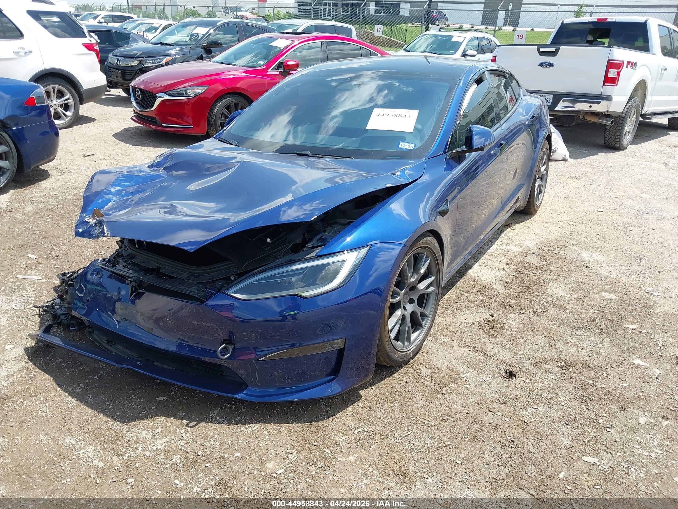 2022 Tesla Model S VIN 5YJSA1E52NF493978 IAAI salvage auction — Front & Rear, Salvage (Texas), sold $8,700 on 2026-06-30 (photo 2)
