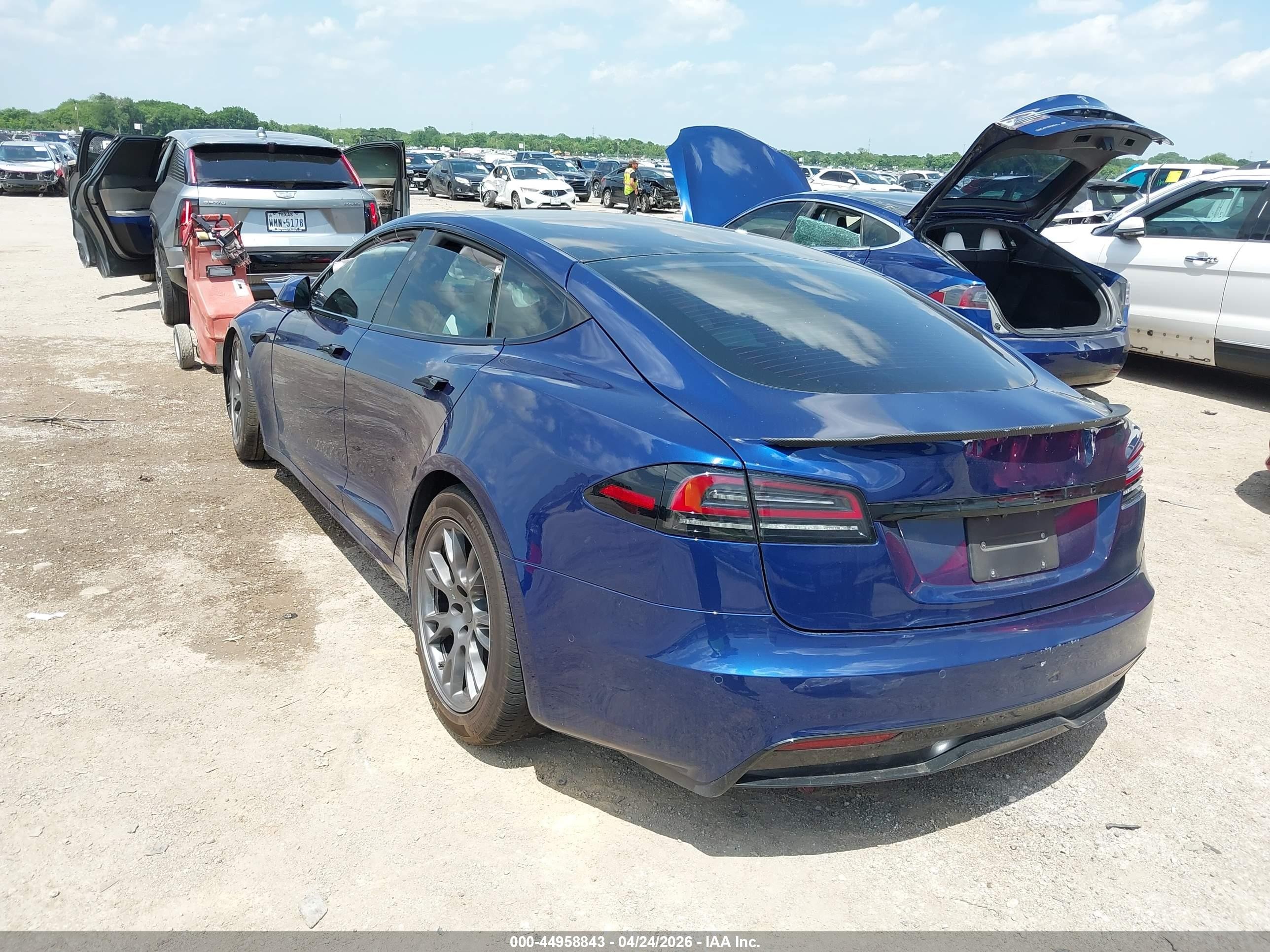 2022 Tesla Model S VIN 5YJSA1E52NF493978 IAAI salvage auction — Front & Rear, Salvage (Texas), sold $8,700 on 2026-06-30 (photo 3)