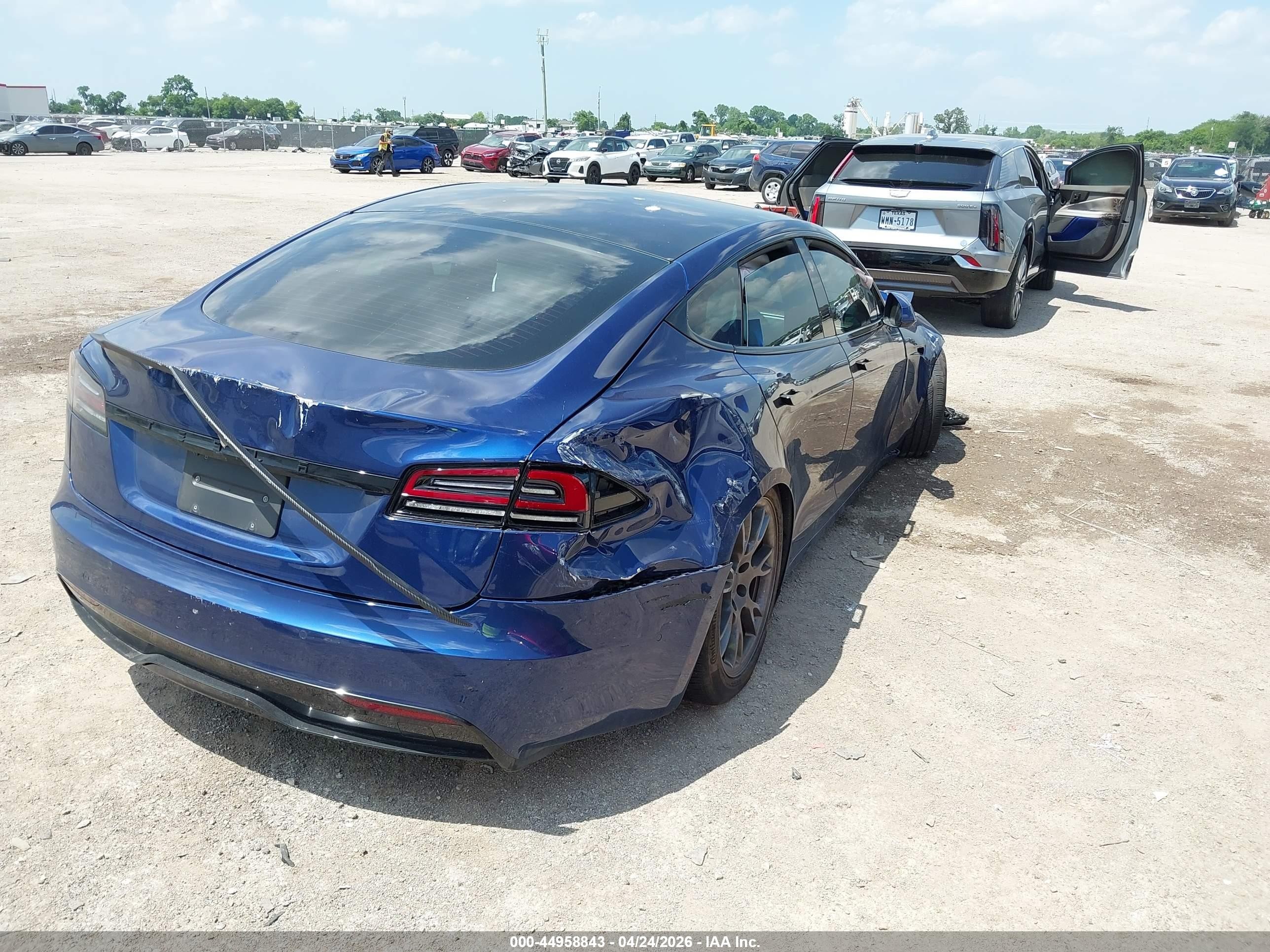 2022 Tesla Model S VIN 5YJSA1E52NF493978 IAAI salvage auction — Front & Rear, Salvage (Texas), sold $8,700 on 2026-06-30 (photo 4)