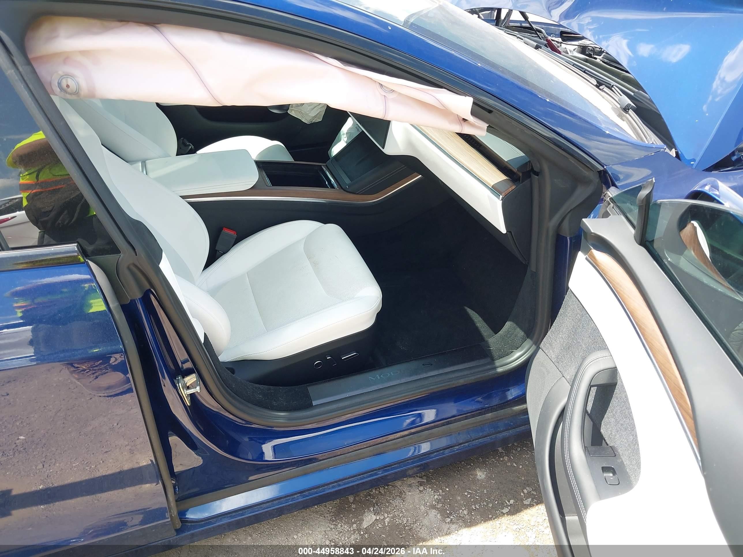 2022 Tesla Model S VIN 5YJSA1E52NF493978 IAAI salvage auction — Front & Rear, Salvage (Texas), sold $8,700 on 2026-06-30 (photo 5)