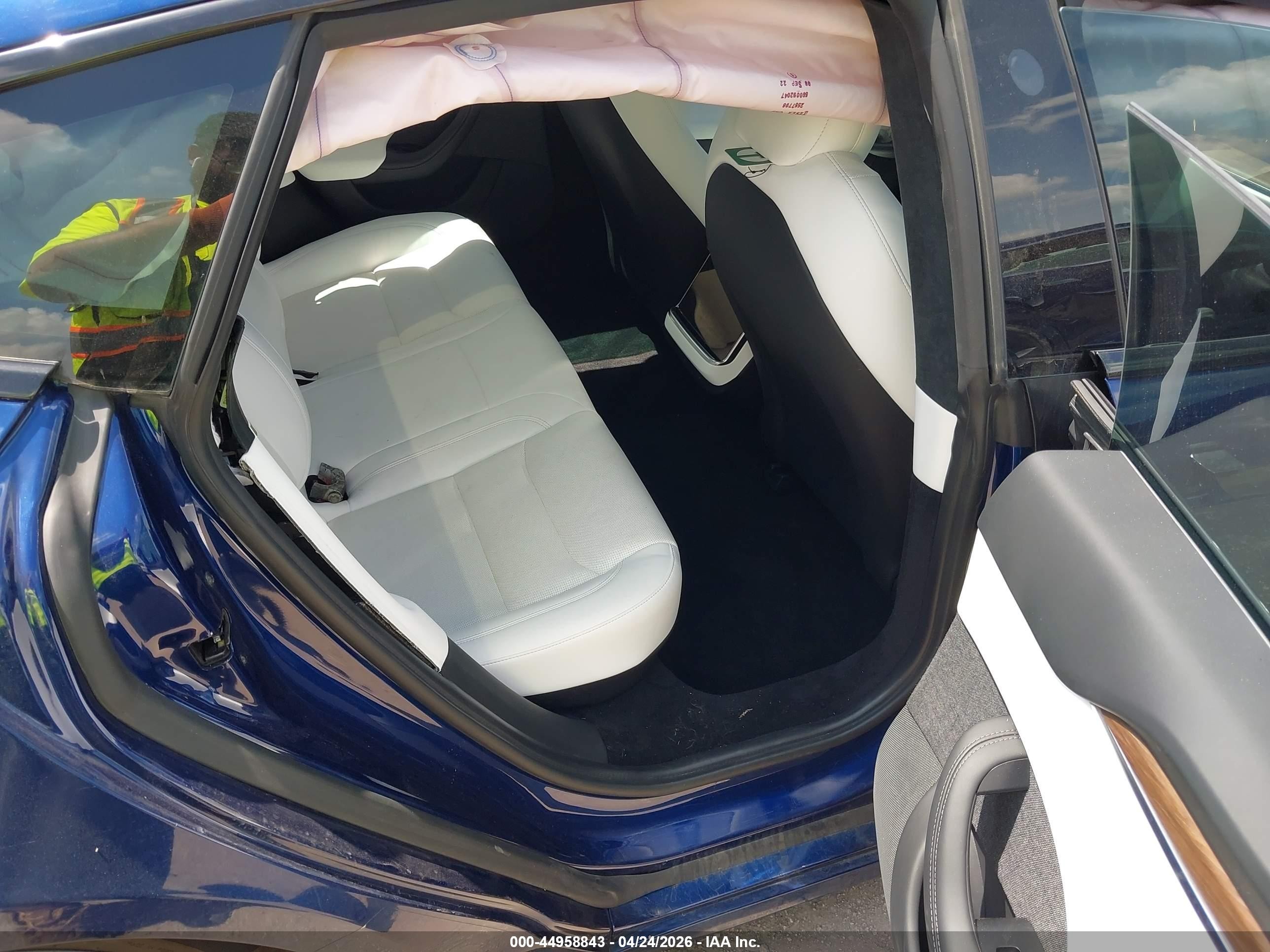 2022 Tesla Model S VIN 5YJSA1E52NF493978 IAAI salvage auction — Front & Rear, Salvage (Texas), sold $8,700 on 2026-06-30 (photo 8)