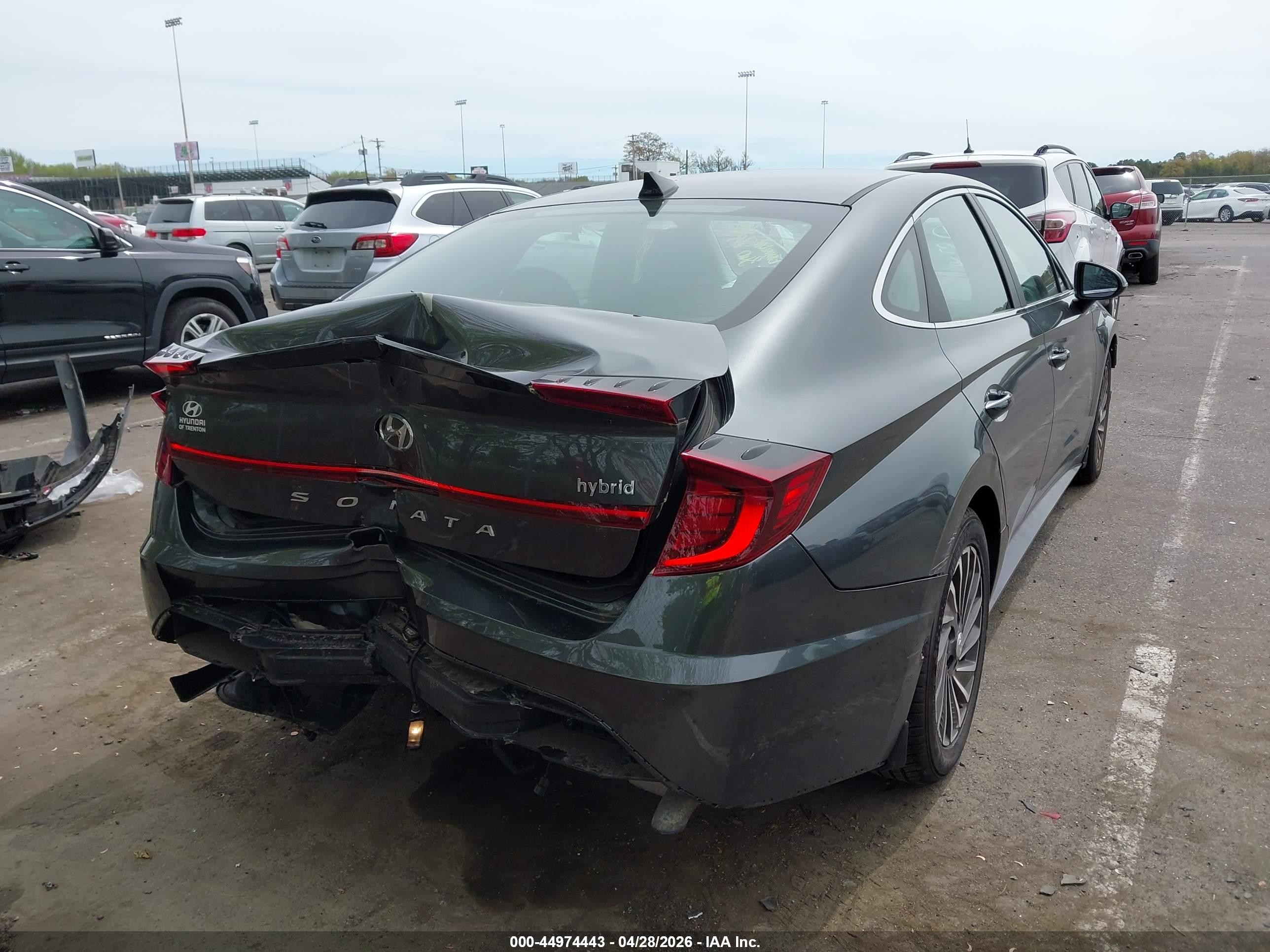 2023 Hyundai Sonata VIN KMHL34JJXPA074058 IAAI salvage auction — Front & Rear, Salvage (New Jersey), sold $7,400 on 2026-09-13 (photo 4)