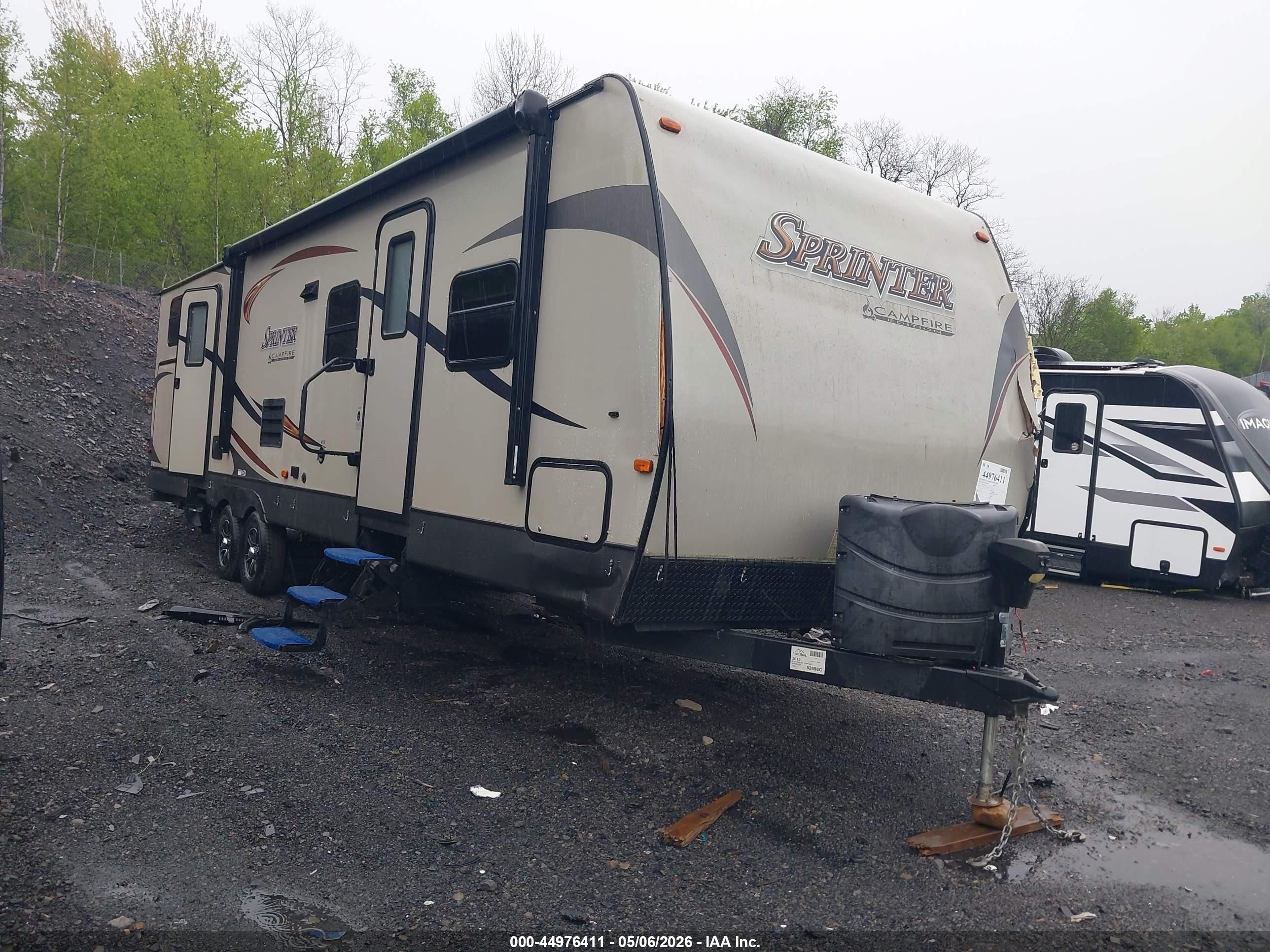 2015 Keystone Sprinter VIN 4YDT31B28F1533061 IAAI salvage auction — Side, Salvage (Pennsylvania), sold $750 on 2026-09-16 (photo 1)