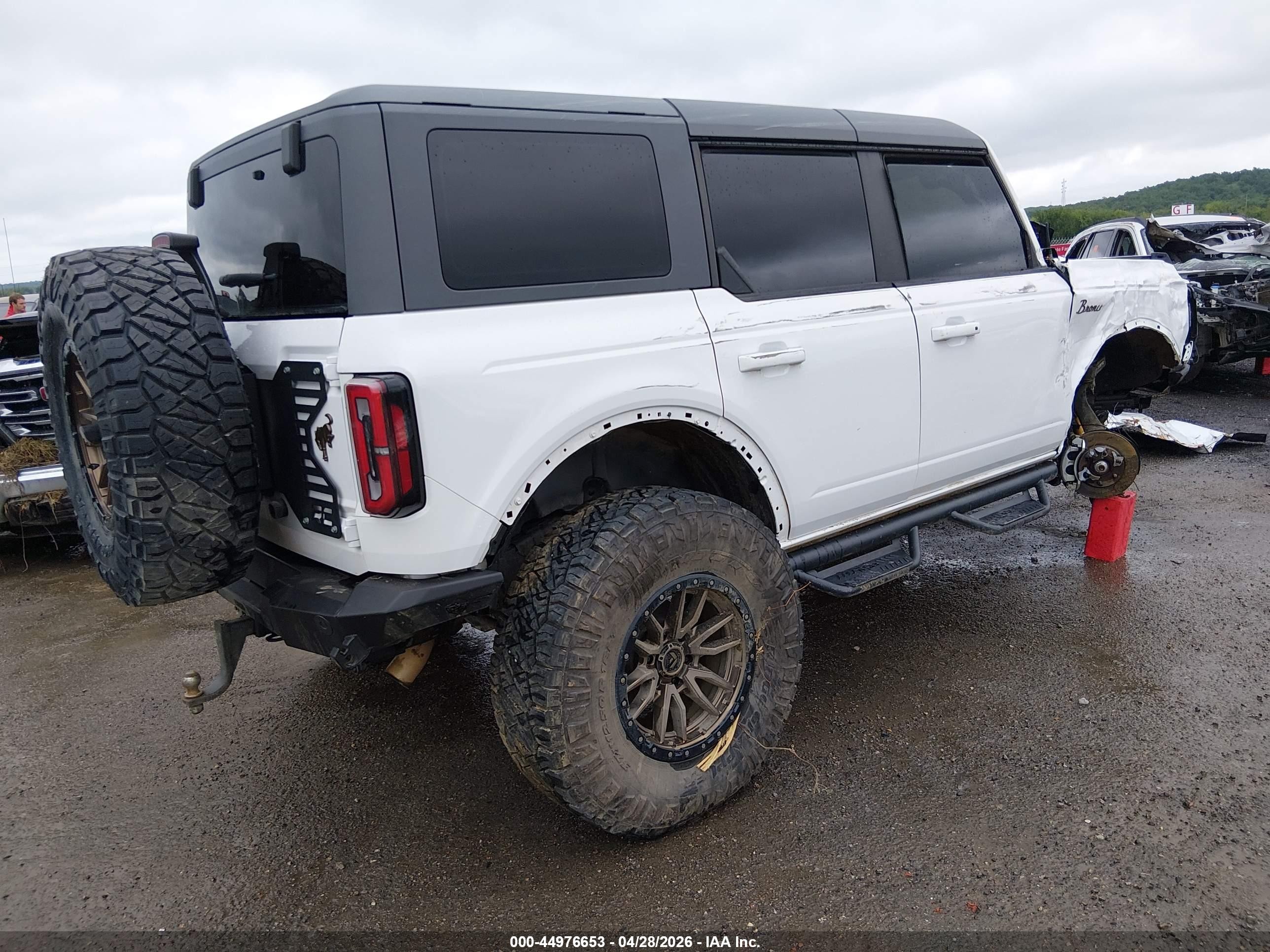 2021 Ford Bronco VIN 1FMEE5DP8MLA73435 IAAI salvage auction — Side, Clear (Oklahoma), sold $13,800 on 2026-09-19 (photo 4)