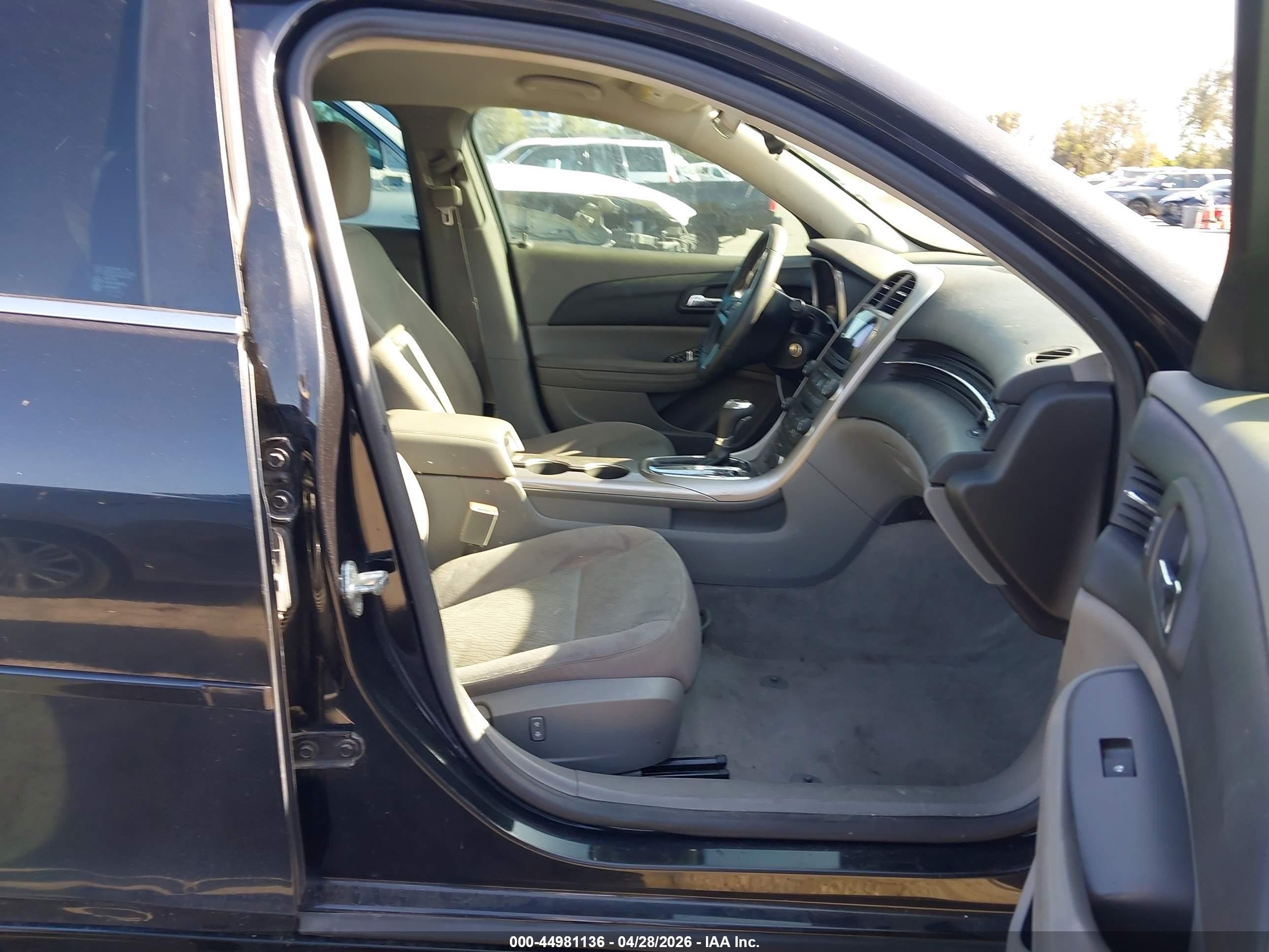 2013 Chevrolet Malibu VIN 1G11B5SA2DF352848 IAAI salvage auction — Normal Wear, Salvage (Idaho), sold $300 on 2026-07-09 (photo 5)