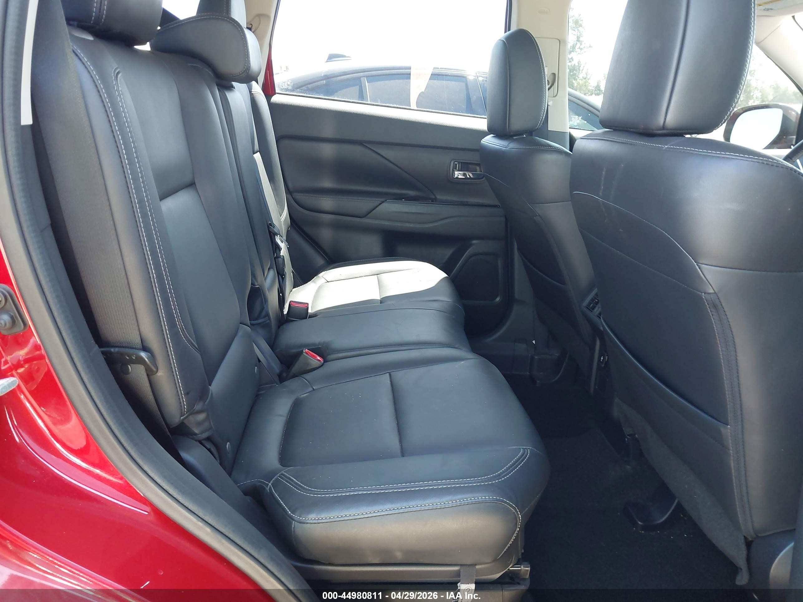 2019 Mitsubishi Outlander VIN JA4AZ3A3XKZ005266 IAAI salvage auction — Rear End, Salvage (California), sold $3,600 on 2026-09-26 (photo 8)