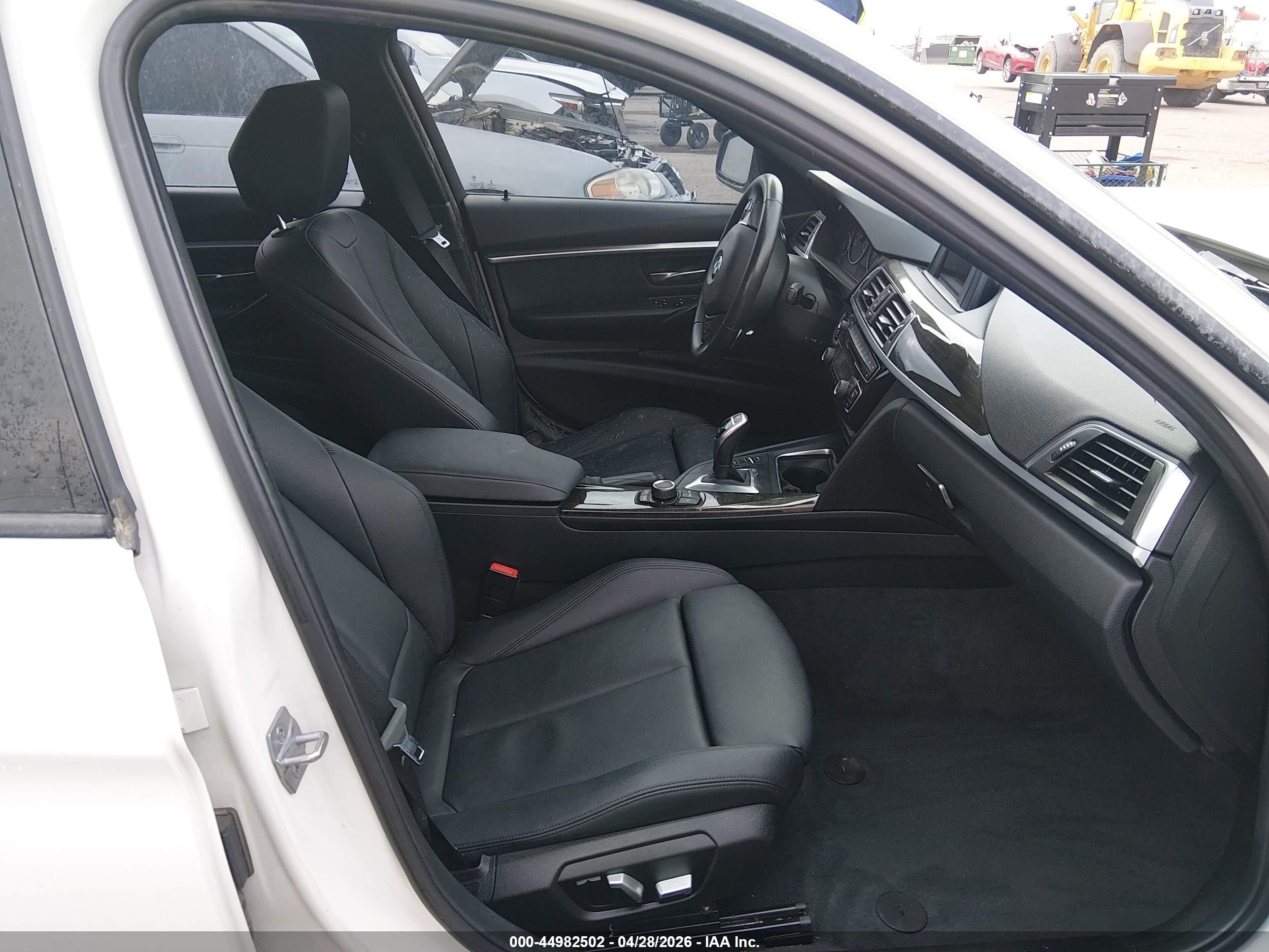 2016 BMW 3er VIN WBA8E3G52GNT79391 IAAI salvage auction — Burn Engine, Salvage (Colorado), sold $300 on 2026-09-11 (photo 5)