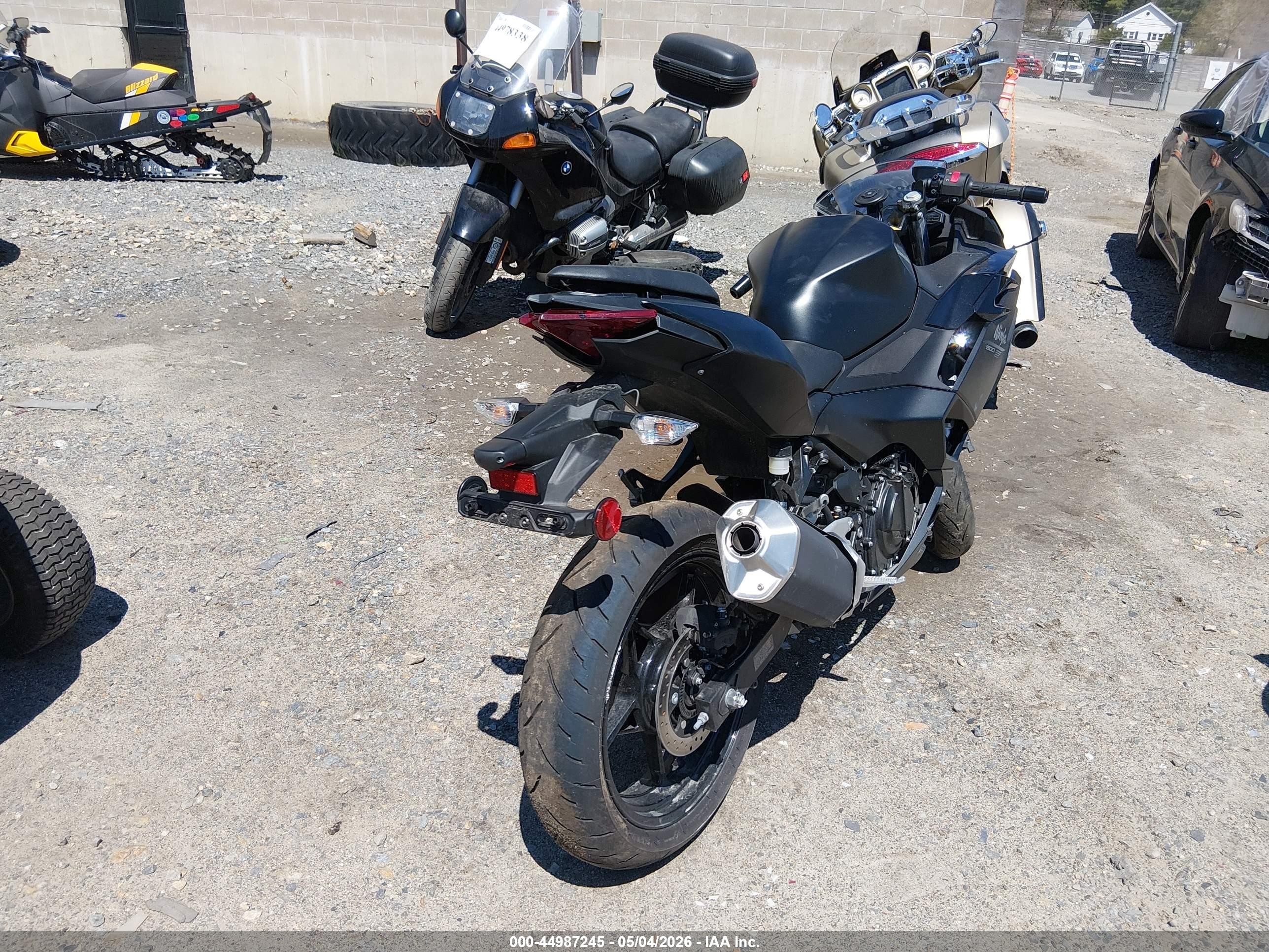 2026 Kawasaki Ninja VIN ML5EXGH19TDA73403 IAAI salvage auction — All Over, Salvage (Massachusetts), sold $1,200 on 2026-09-02 (photo 4)