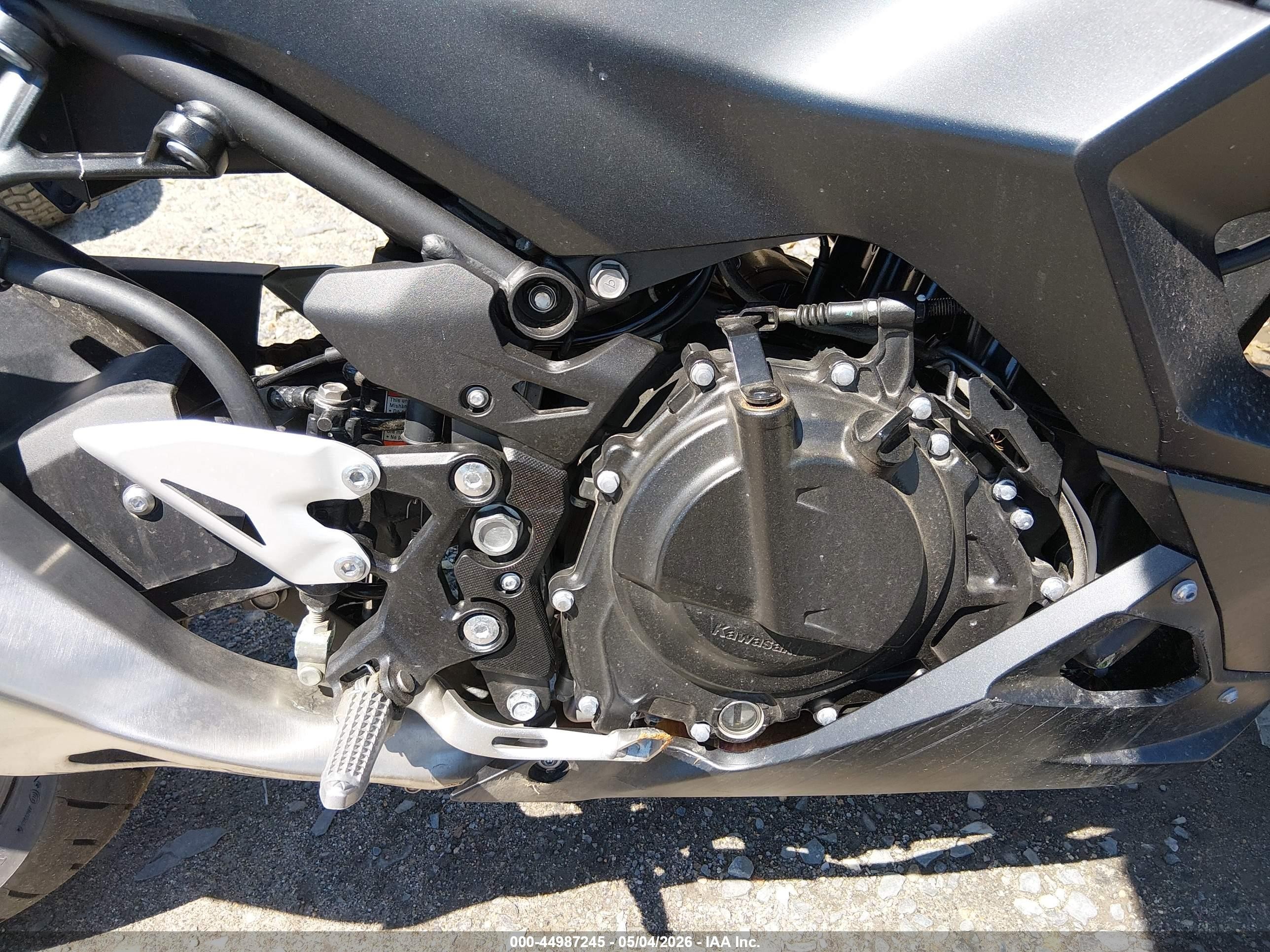2026 Kawasaki Ninja VIN ML5EXGH19TDA73403 IAAI salvage auction — All Over, Salvage (Massachusetts), sold $1,200 on 2026-09-02 (photo 8)