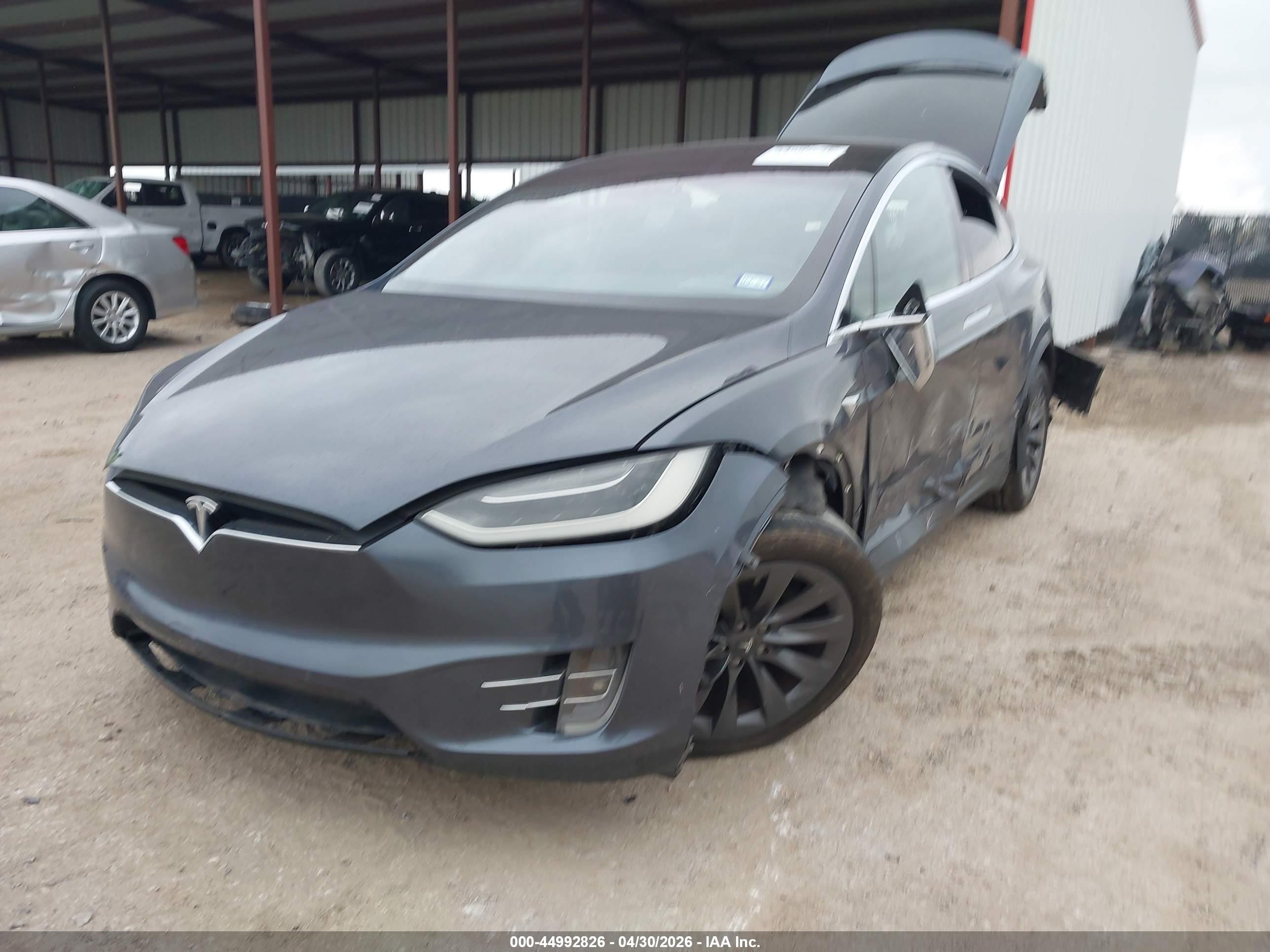 2018 Tesla Model x VIN 5YJXCAE29JF099961 IAAI salvage auction — Side, Original (Texas), sold $9,975 on 2026-10-10 (photo 2)