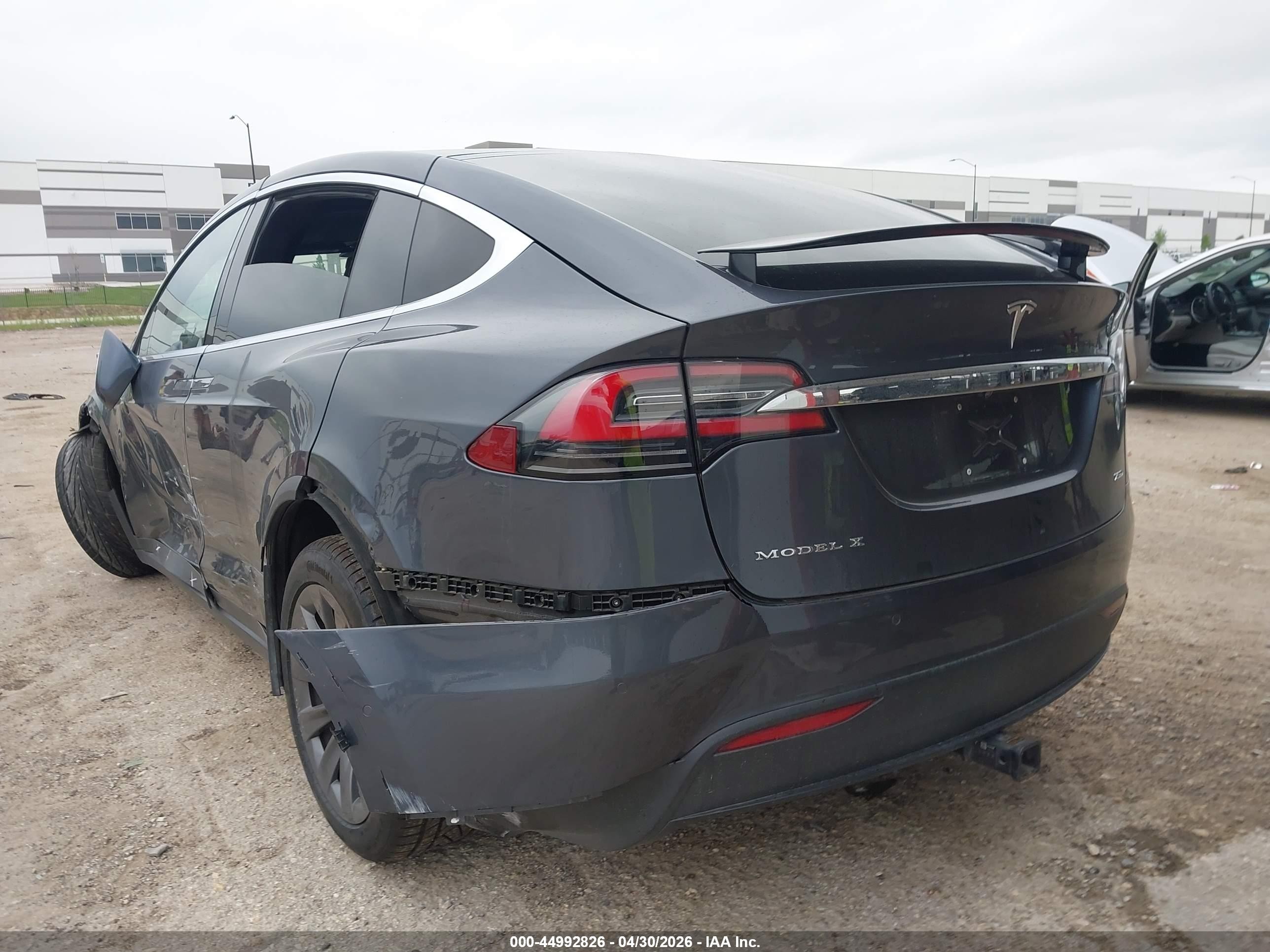 2018 Tesla Model x VIN 5YJXCAE29JF099961 IAAI salvage auction — Side, Original (Texas), sold $9,975 on 2026-10-10 (photo 3)