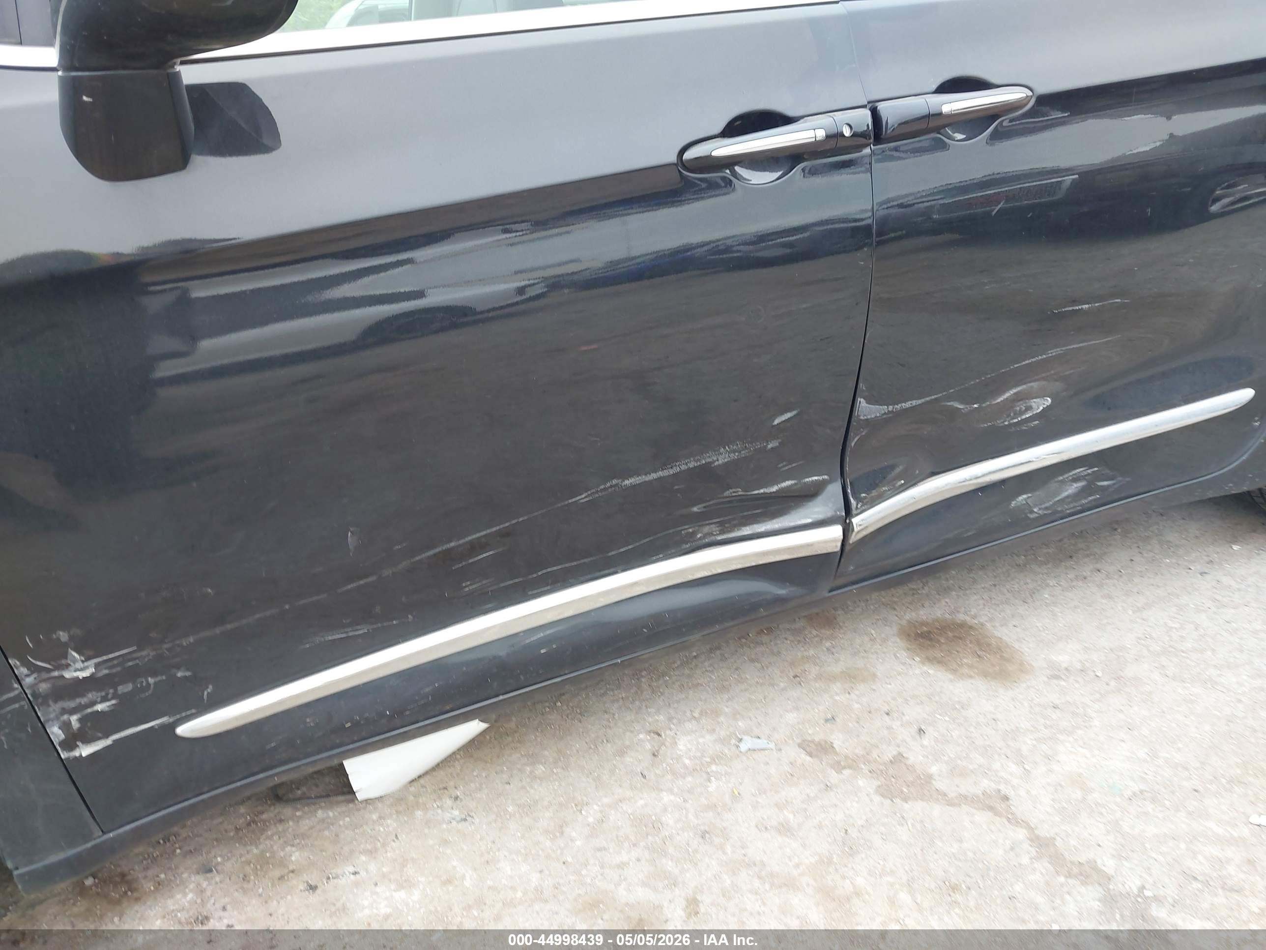 2017 Chrysler Pacifica VIN 2C4RC1BG5HR832126 IAAI salvage auction — Side, Clear (Oklahoma), sold $4,000 on 2026-09-22 (photo 6)
