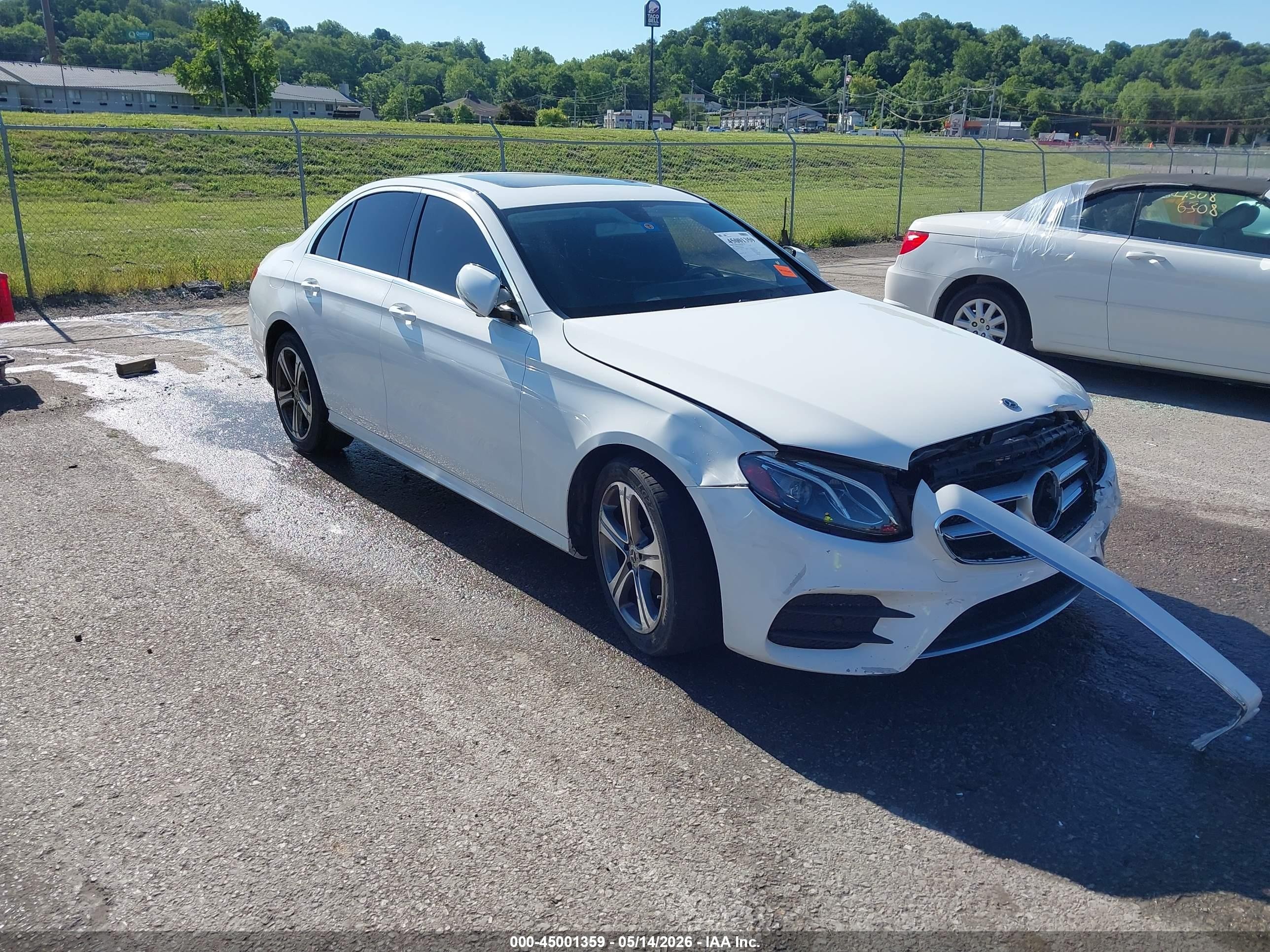 2019 Mercedes-Benz E-Class VIN WDDZF4JB6KA688229 — IAAI salvage auction photo