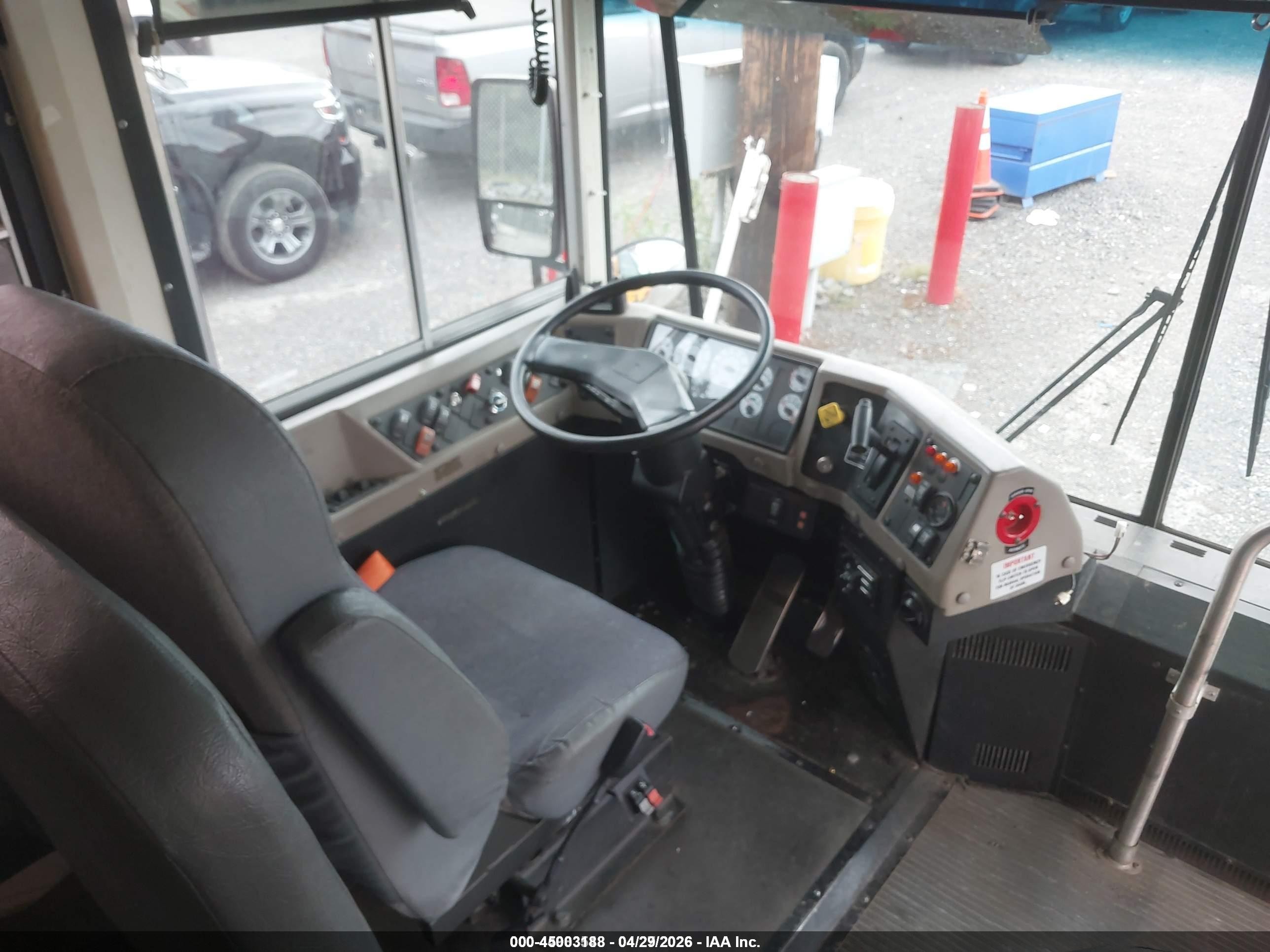2015 Ic VIN 4DRBWAAN9FB662305 IAAI salvage auction — Engine Damage, Sf97 (Washington), sold $100 on 2026-05-20 (photo 5)