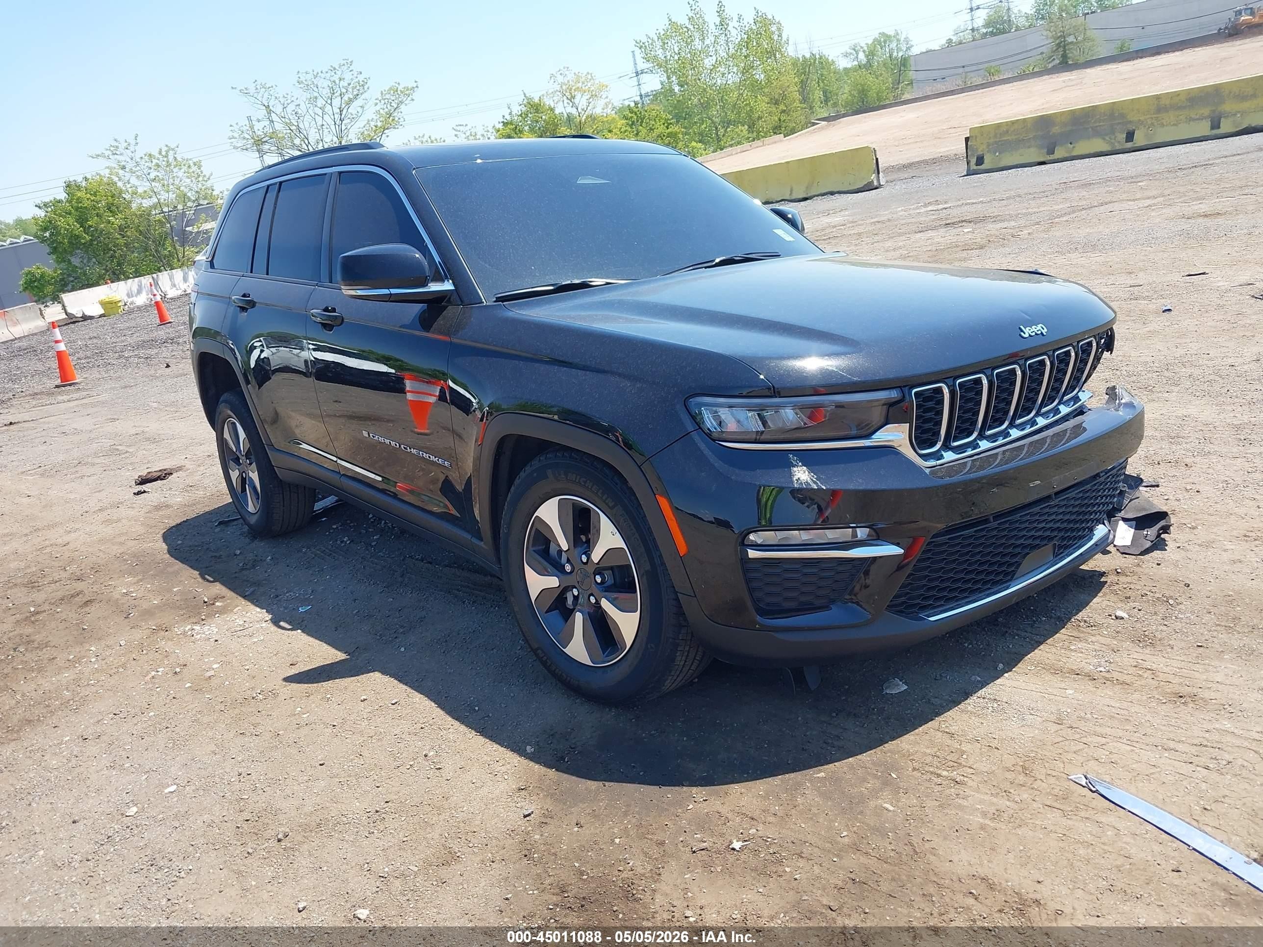2024 Jeep Grand Cherokee VIN 1C4RJYB65RC253363 — IAAI salvage auction photo