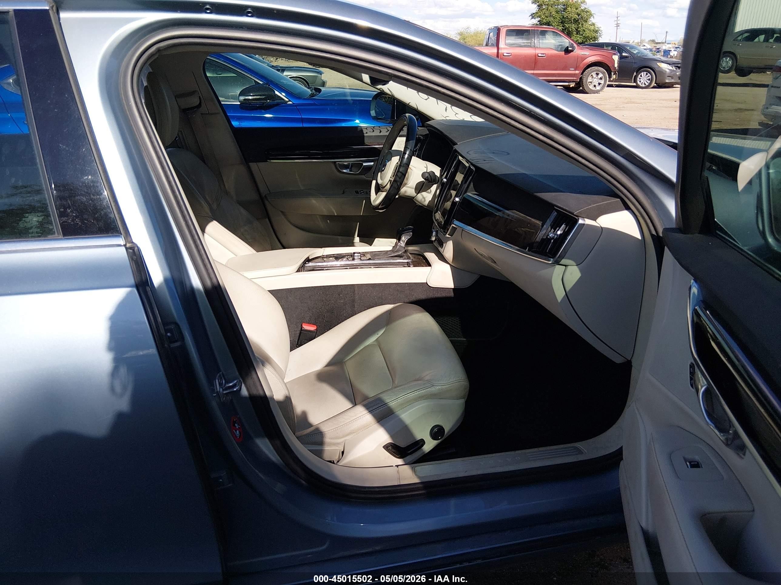 2018 Volvo S90 VIN LVY982MK8JP034910 IAAI salvage auction — Unknown, Salvage (Arizona), sold $825 on 2026-07-02 (photo 5)