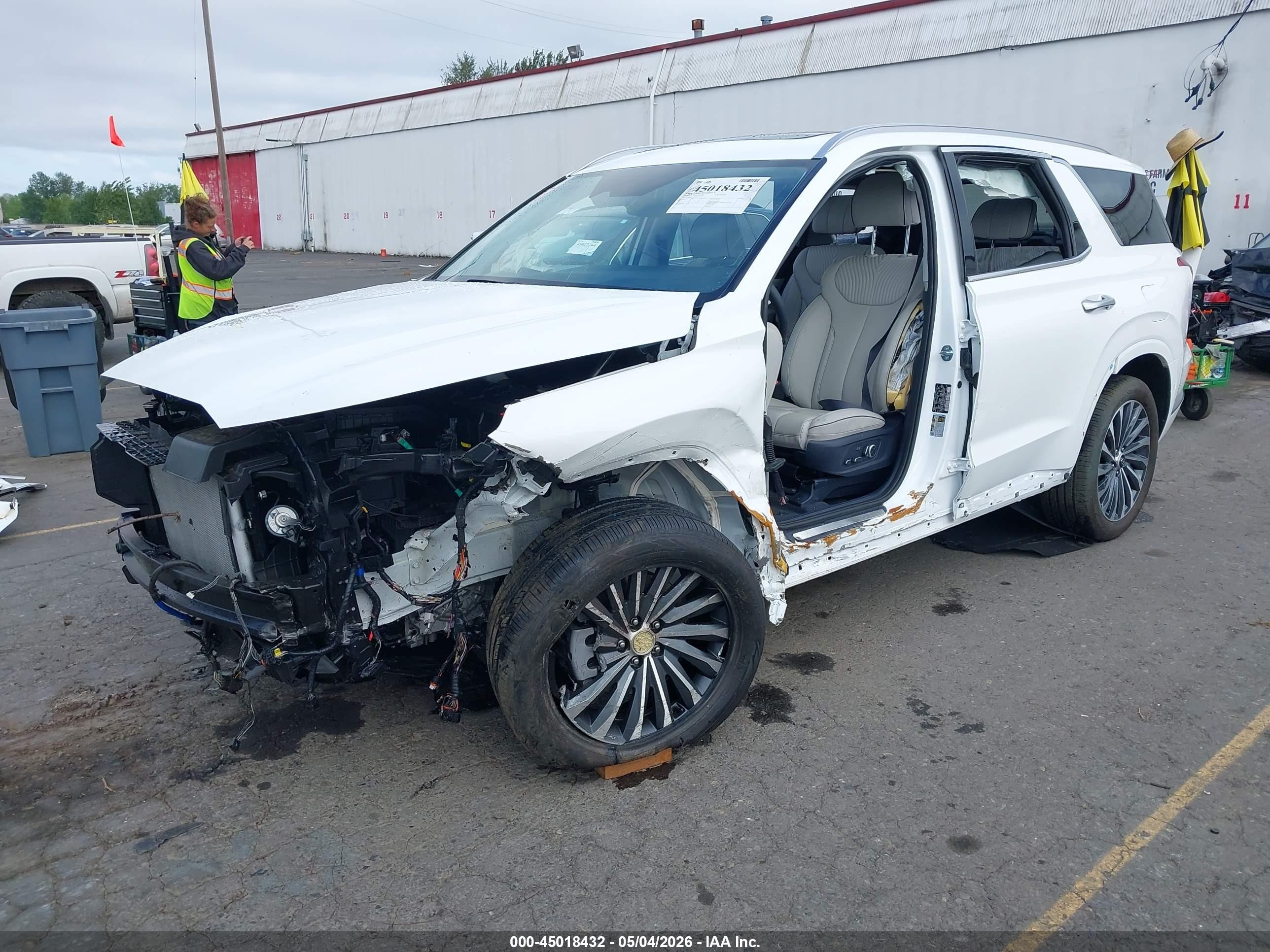 2025 Hyundai Palisade VIN KM8R7DGE9SU952319 IAAI salvage auction — Side, Salvage (Oregon), sold $9,950 on 2026-07-02 (photo 2)