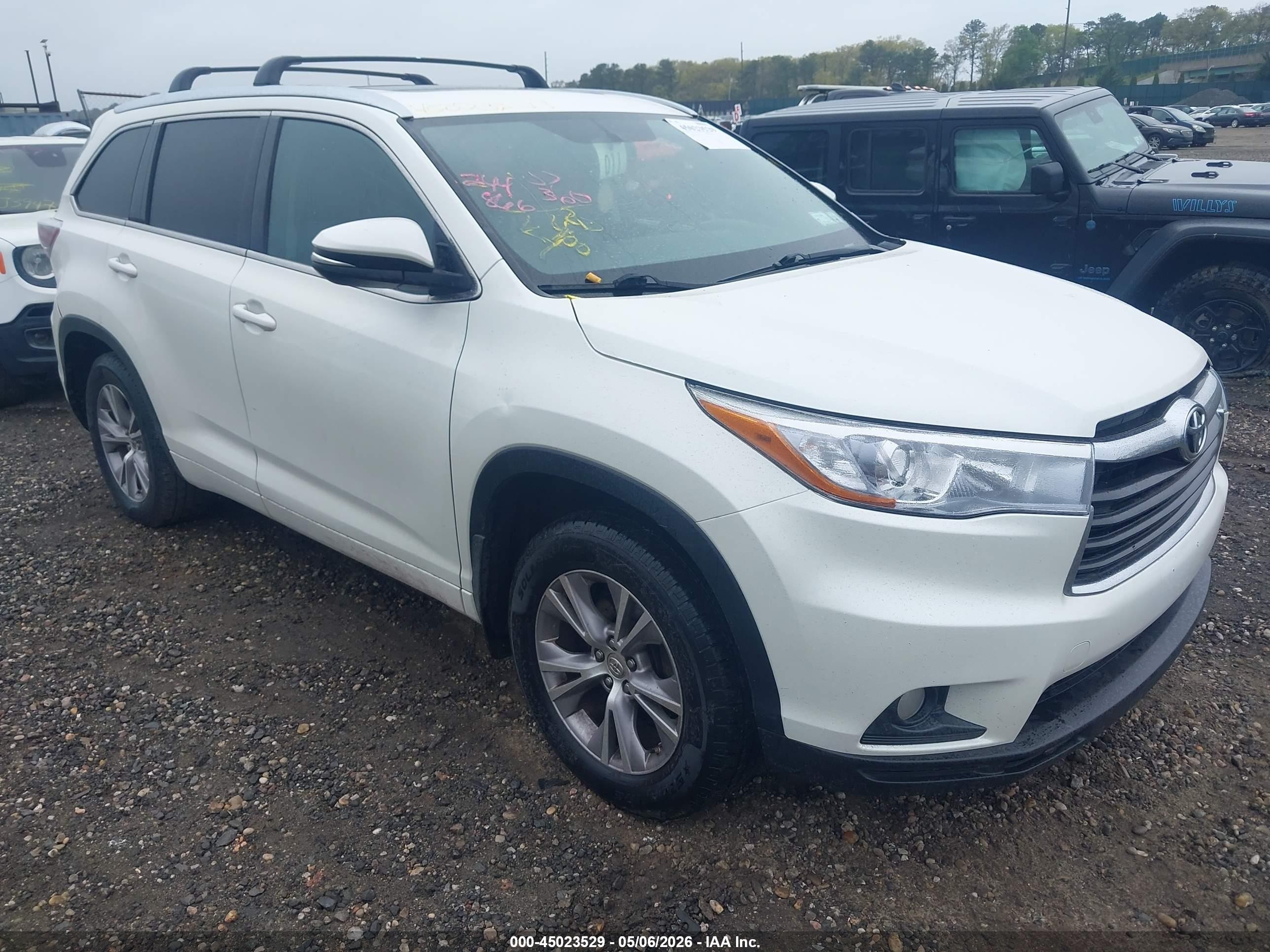 2015 Toyota Highlander VIN 5TDJKRFHXFS084561 IAAI salvage auction — Front & Rear, Mv-907A (New York), sold $6,800 on 2026-07-10 (photo 1)