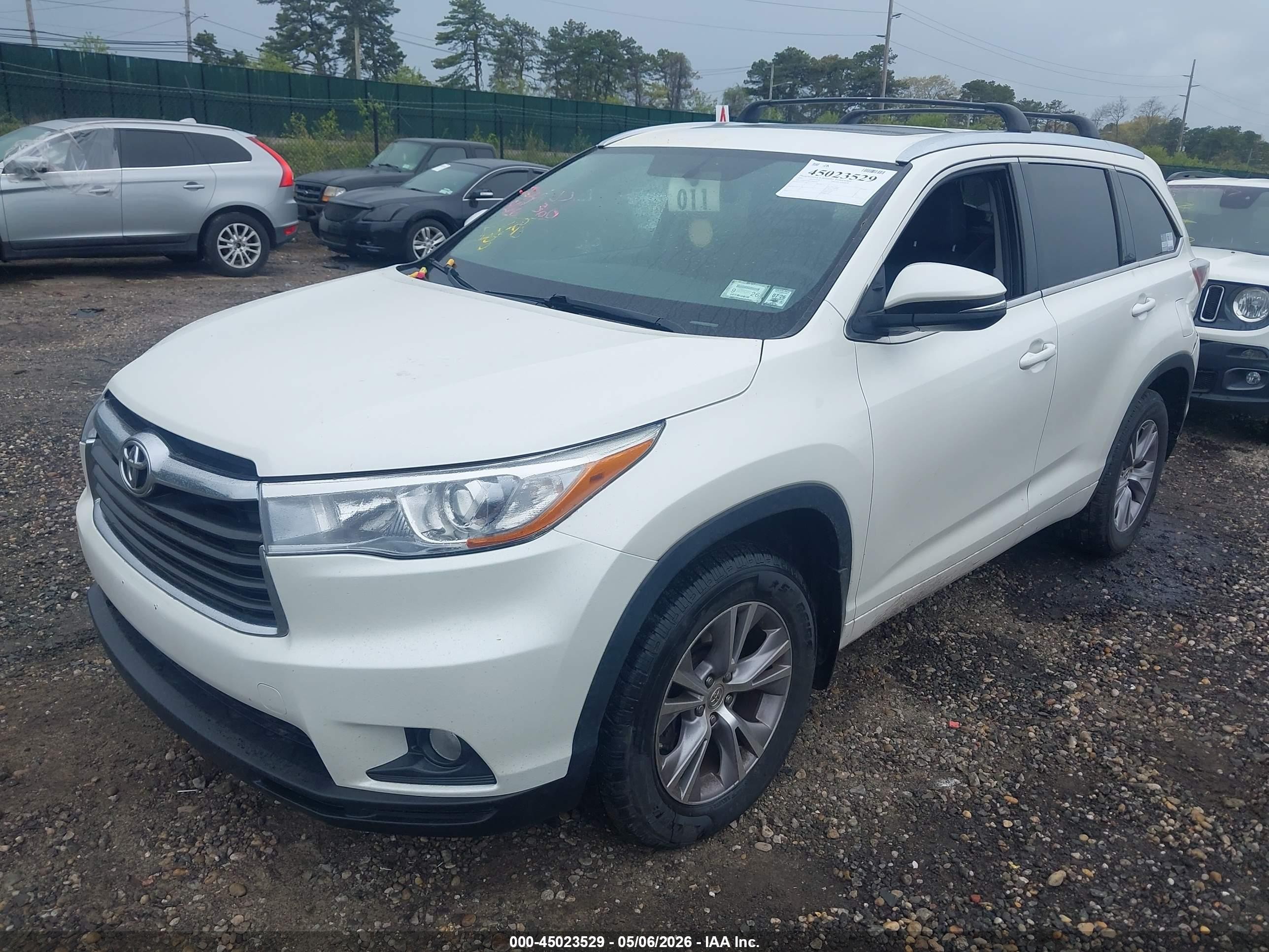 2015 Toyota Highlander VIN 5TDJKRFHXFS084561 IAAI salvage auction — Front & Rear, Mv-907A (New York), sold $6,800 on 2026-07-10 (photo 2)