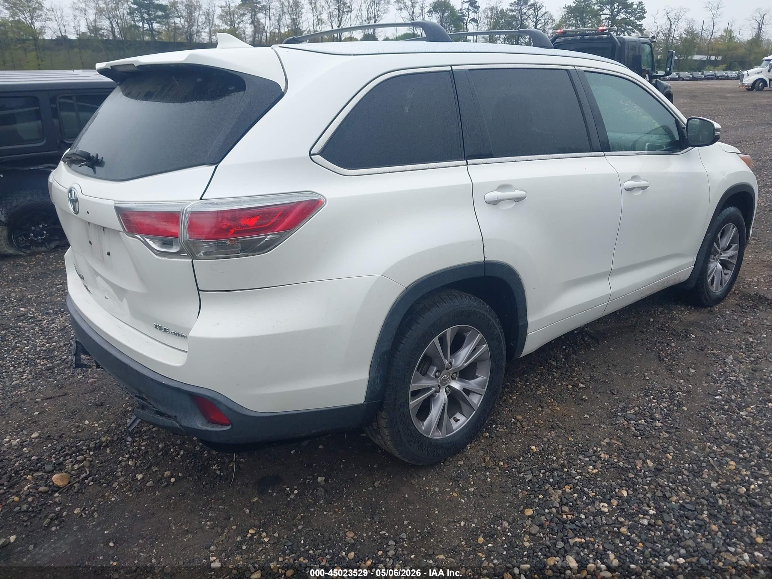 2015 Toyota Highlander VIN 5TDJKRFHXFS084561 IAAI salvage auction — Front & Rear, Mv-907A (New York), sold $6,800 on 2026-07-10 (photo 4)
