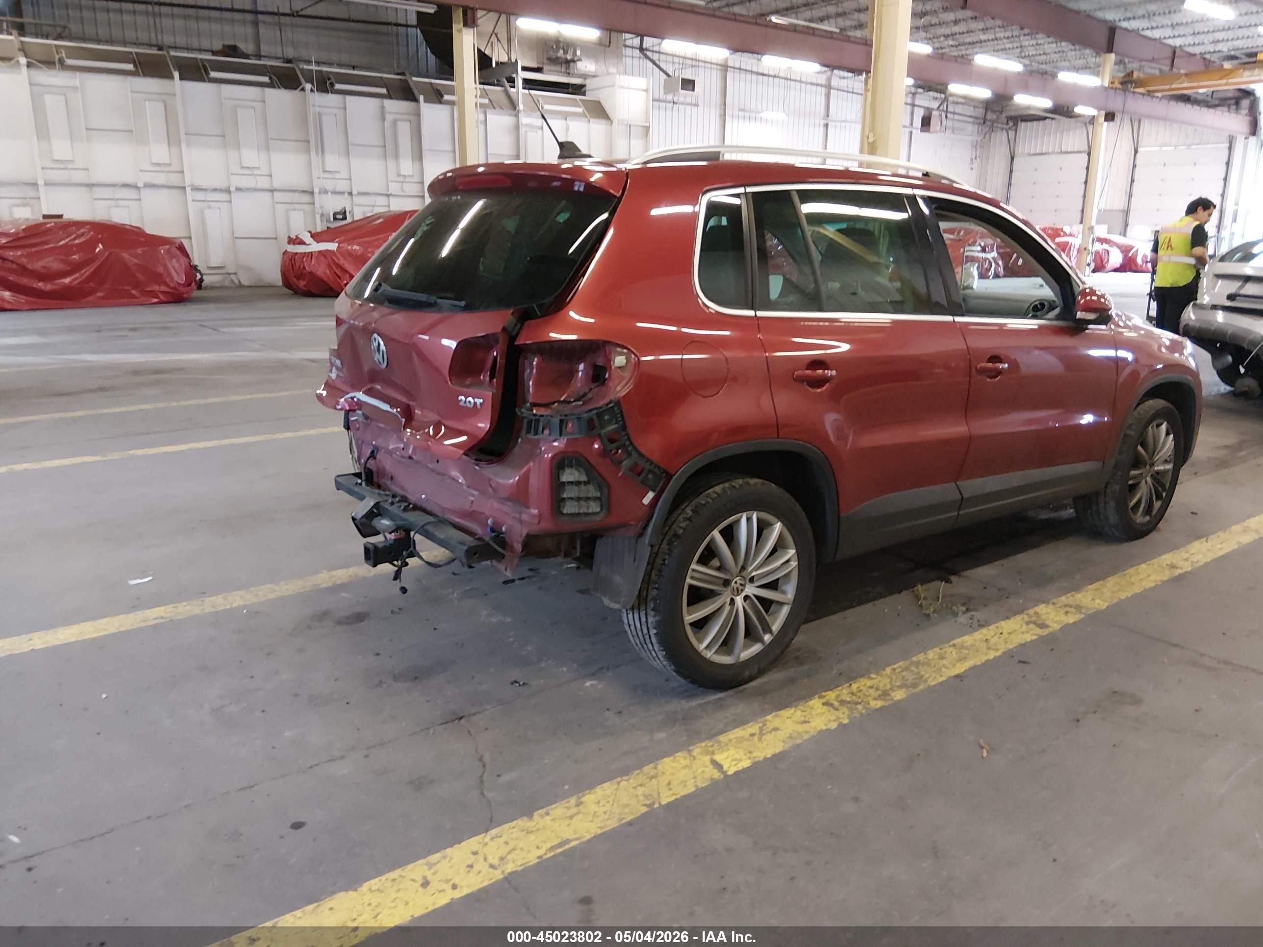 2011 Volkswagen Tiguan VIN WVGAV7AX7BW000406 IAAI salvage auction — Rear End, Salvage (Oregon), sold $975 on 2026-06-18 (photo 4)