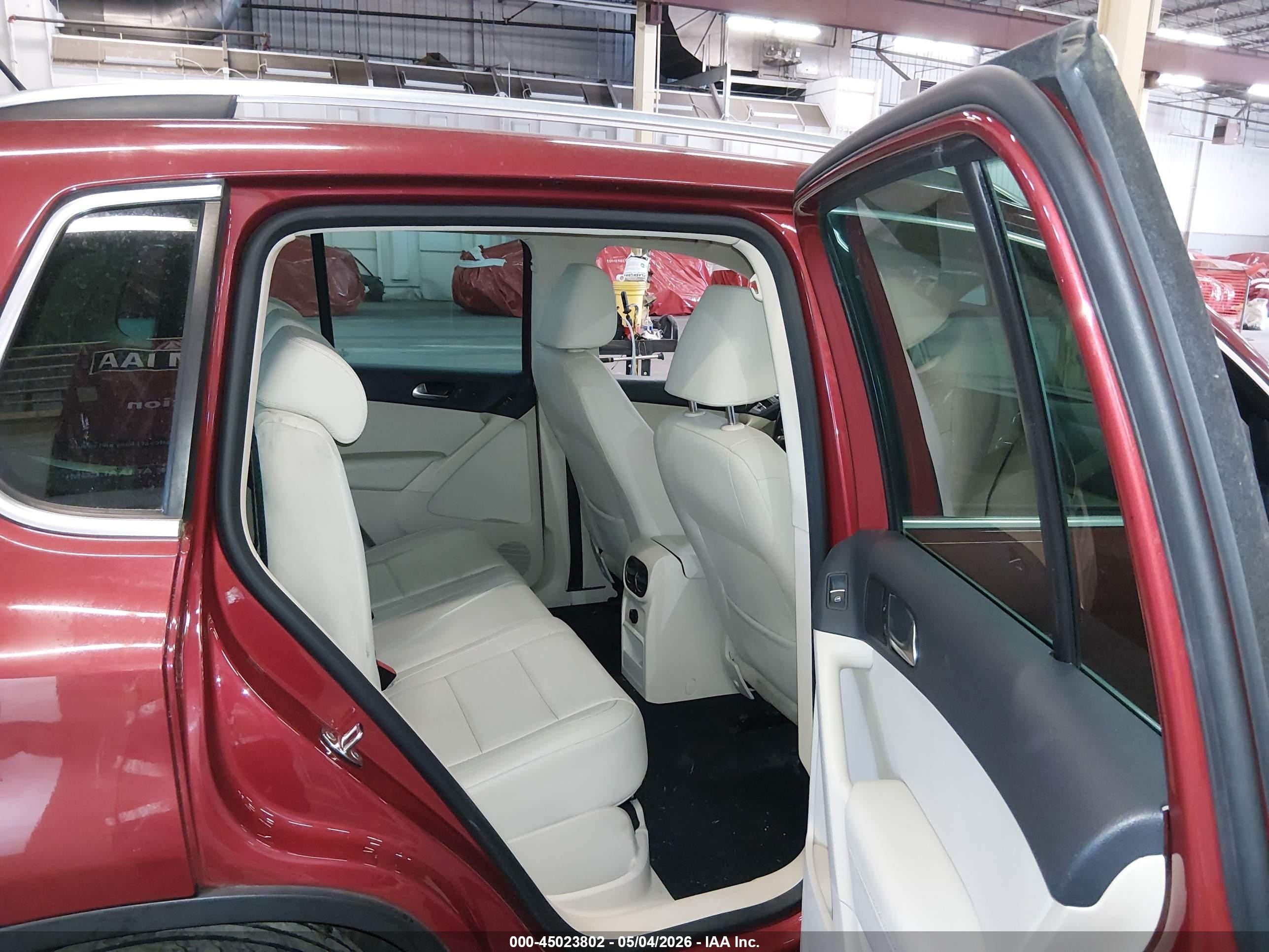 2011 Volkswagen Tiguan VIN WVGAV7AX7BW000406 IAAI salvage auction — Rear End, Salvage (Oregon), sold $975 on 2026-06-18 (photo 8)