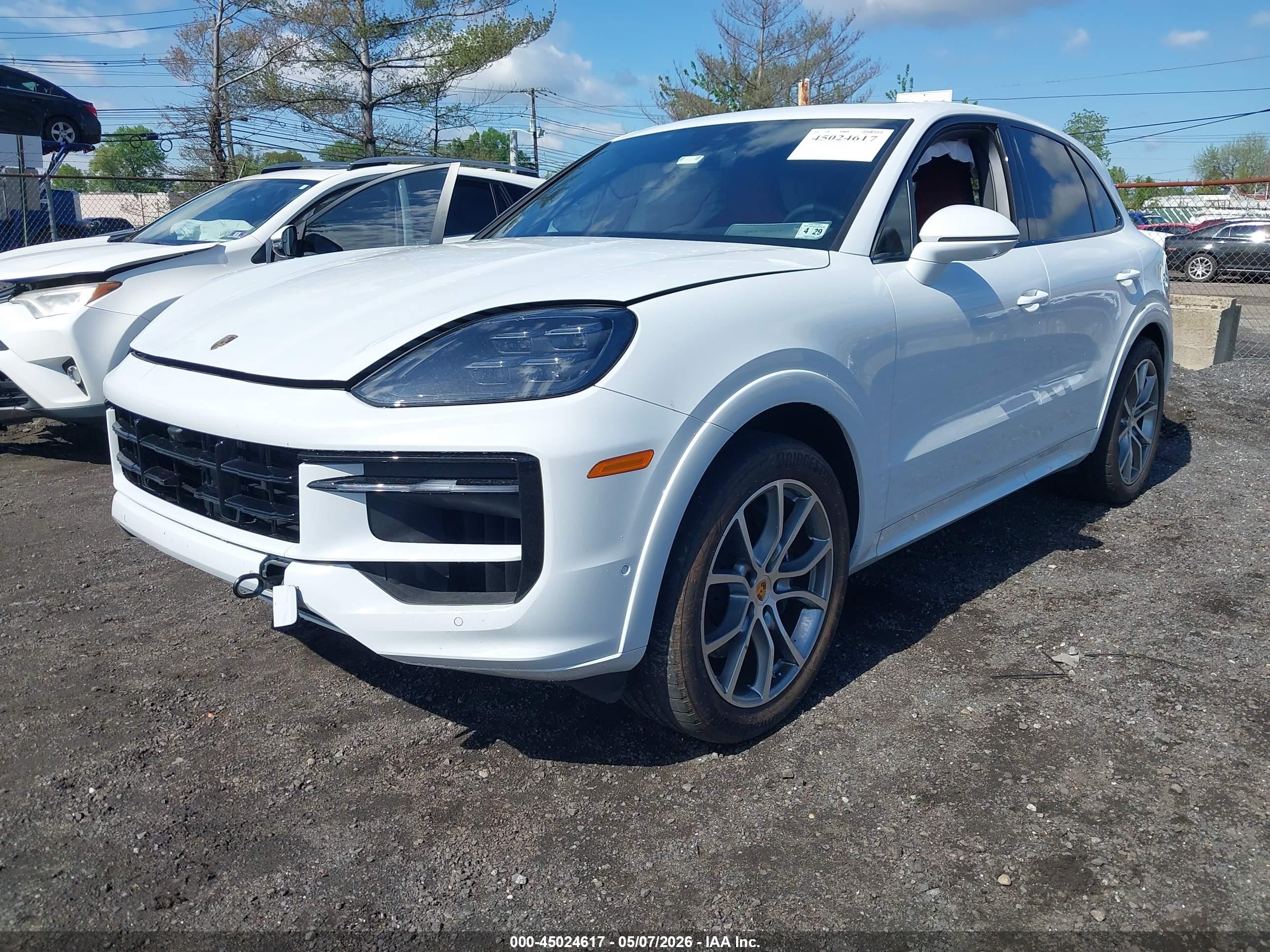 2024 Porsche Cayenne VIN WP1AA2AY1RDA09537 IAAI salvage auction — Side, Salvage (New Jersey), sold $40,750 on 2026-08-17 (photo 2)