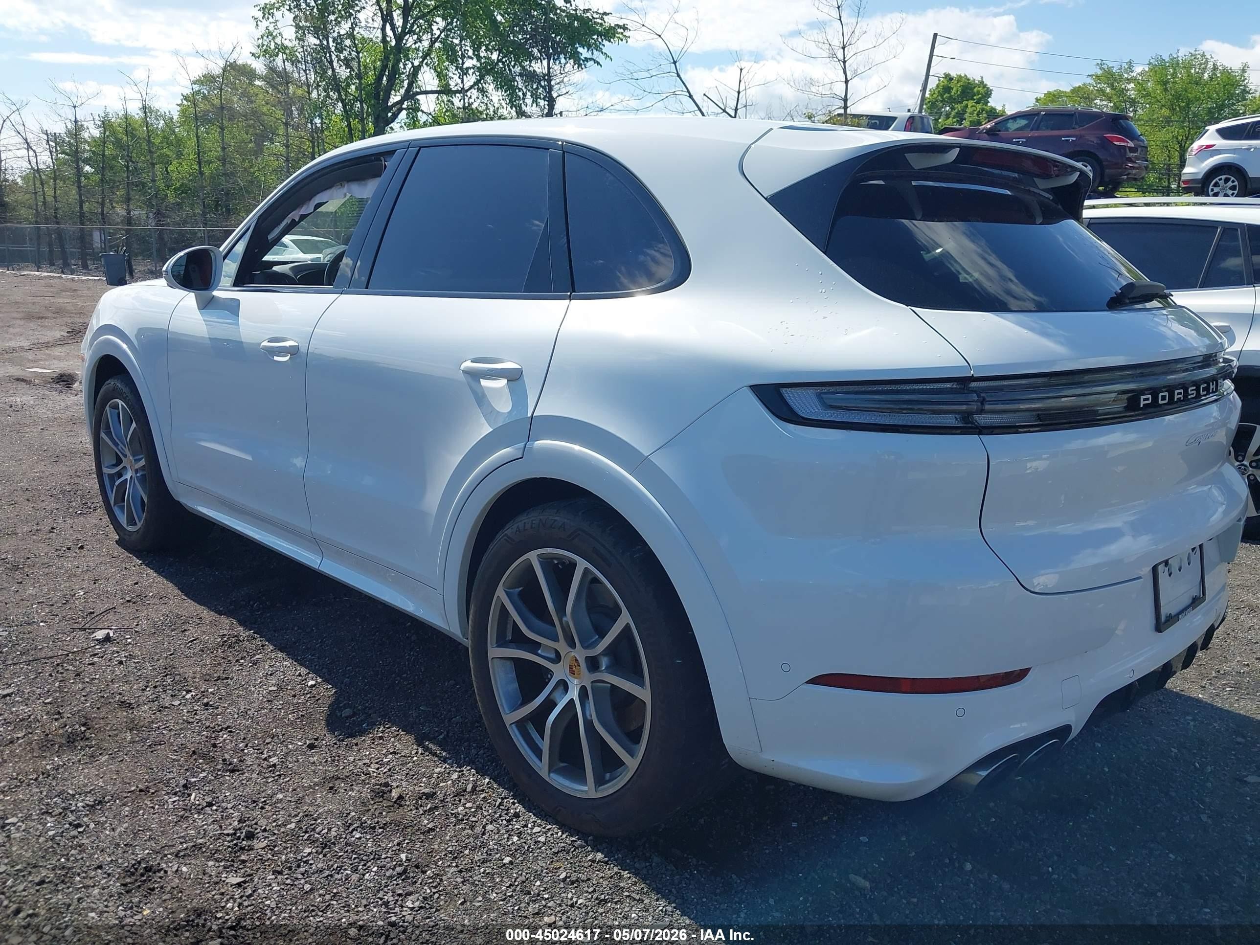 2024 Porsche Cayenne VIN WP1AA2AY1RDA09537 IAAI salvage auction — Side, Salvage (New Jersey), sold $40,750 on 2026-08-17 (photo 3)