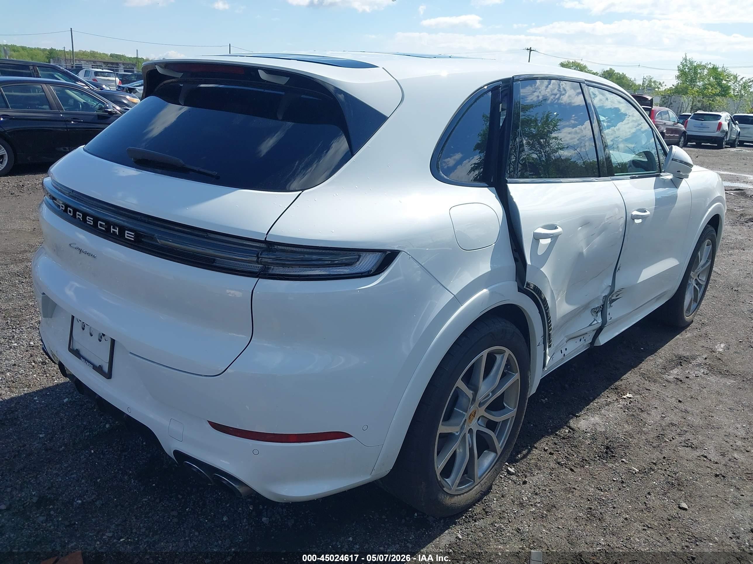 2024 Porsche Cayenne VIN WP1AA2AY1RDA09537 IAAI salvage auction — Side, Salvage (New Jersey), sold $40,750 on 2026-08-17 (photo 4)