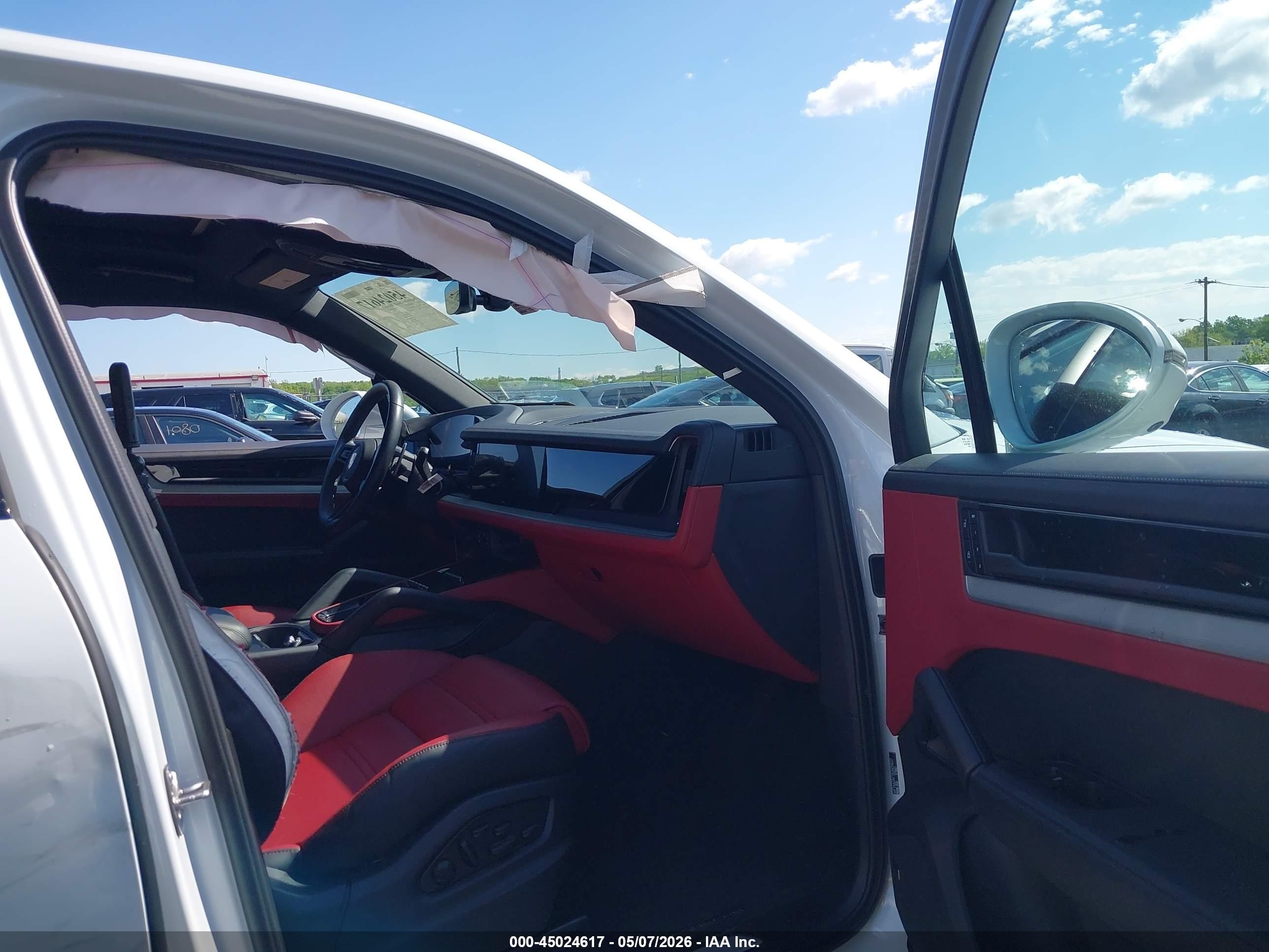 2024 Porsche Cayenne VIN WP1AA2AY1RDA09537 IAAI salvage auction — Side, Salvage (New Jersey), sold $40,750 on 2026-08-17 (photo 5)