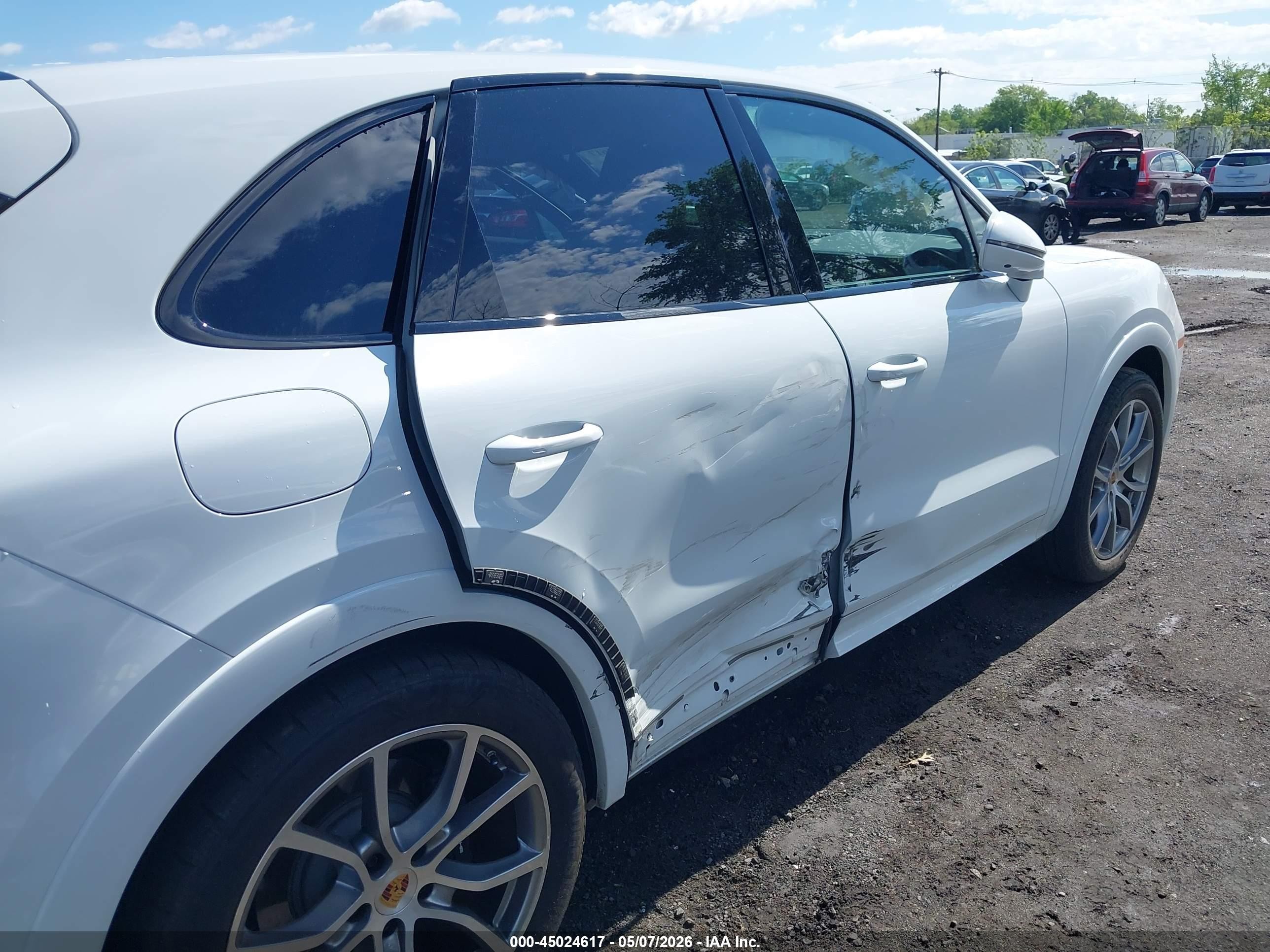 2024 Porsche Cayenne VIN WP1AA2AY1RDA09537 IAAI salvage auction — Side, Salvage (New Jersey), sold $40,750 on 2026-08-17 (photo 6)