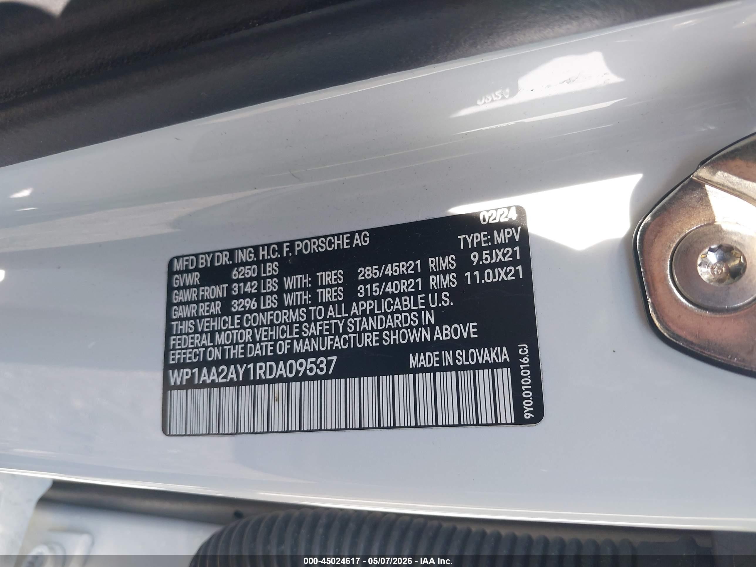 2024 Porsche Cayenne VIN WP1AA2AY1RDA09537 IAAI salvage auction — Side, Salvage (New Jersey), sold $40,750 on 2026-08-17 (photo 9)