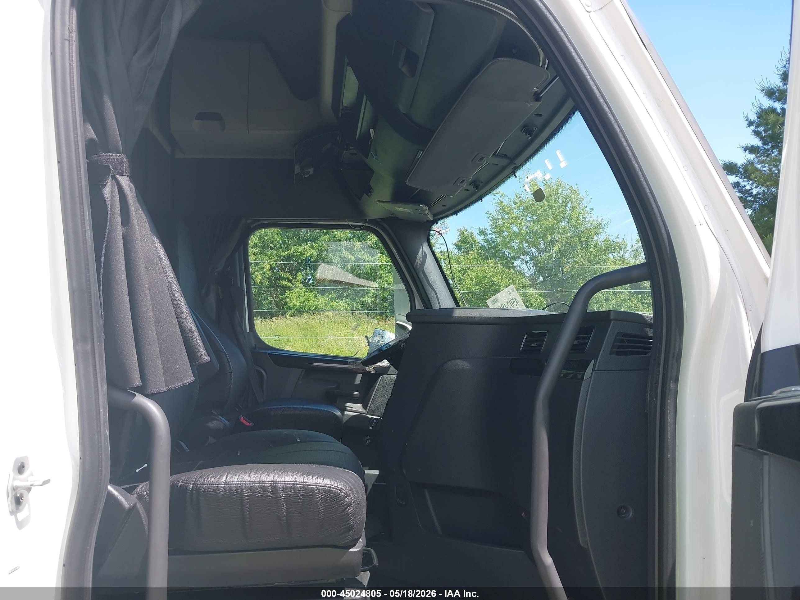 2023 Freightliner New Cascadia 126 VIN 3AKJHHDR3PSNW4641 IAAI salvage auction — Front End, Salvage (Ohio), sold $13,900 on 2026-09-09 (photo 7)
