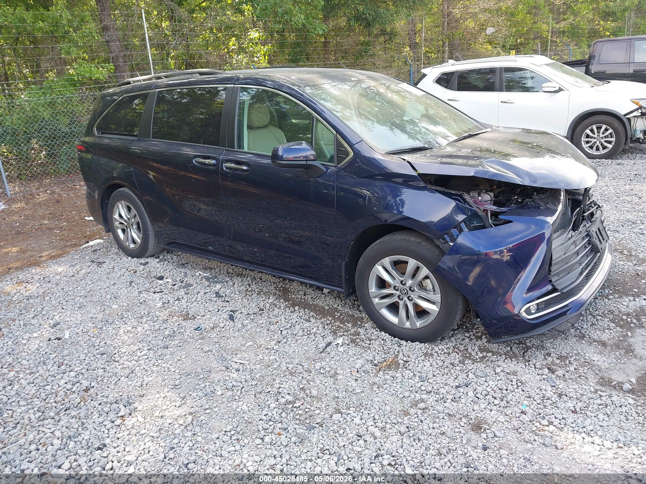 2022 Toyota Sienna VIN 5TDJRKEC6NS108054 — IAAI salvage auction photo