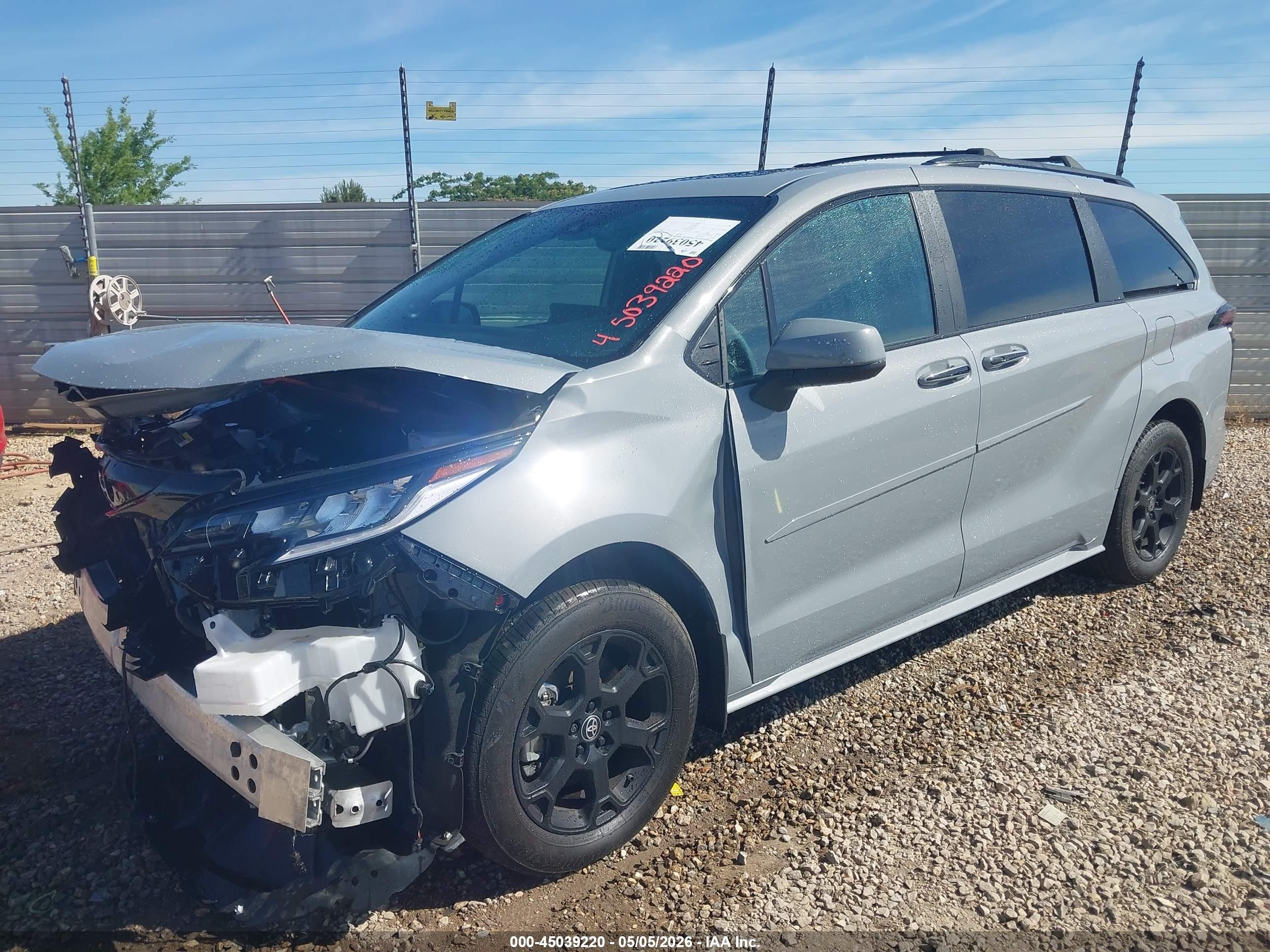 2025 Toyota Sienna VIN 5TDCSKFC4SS155204 IAAI salvage auction — Front End, Salvage (Alabama), sold $14,900 on 2026-09-09 (photo 2)