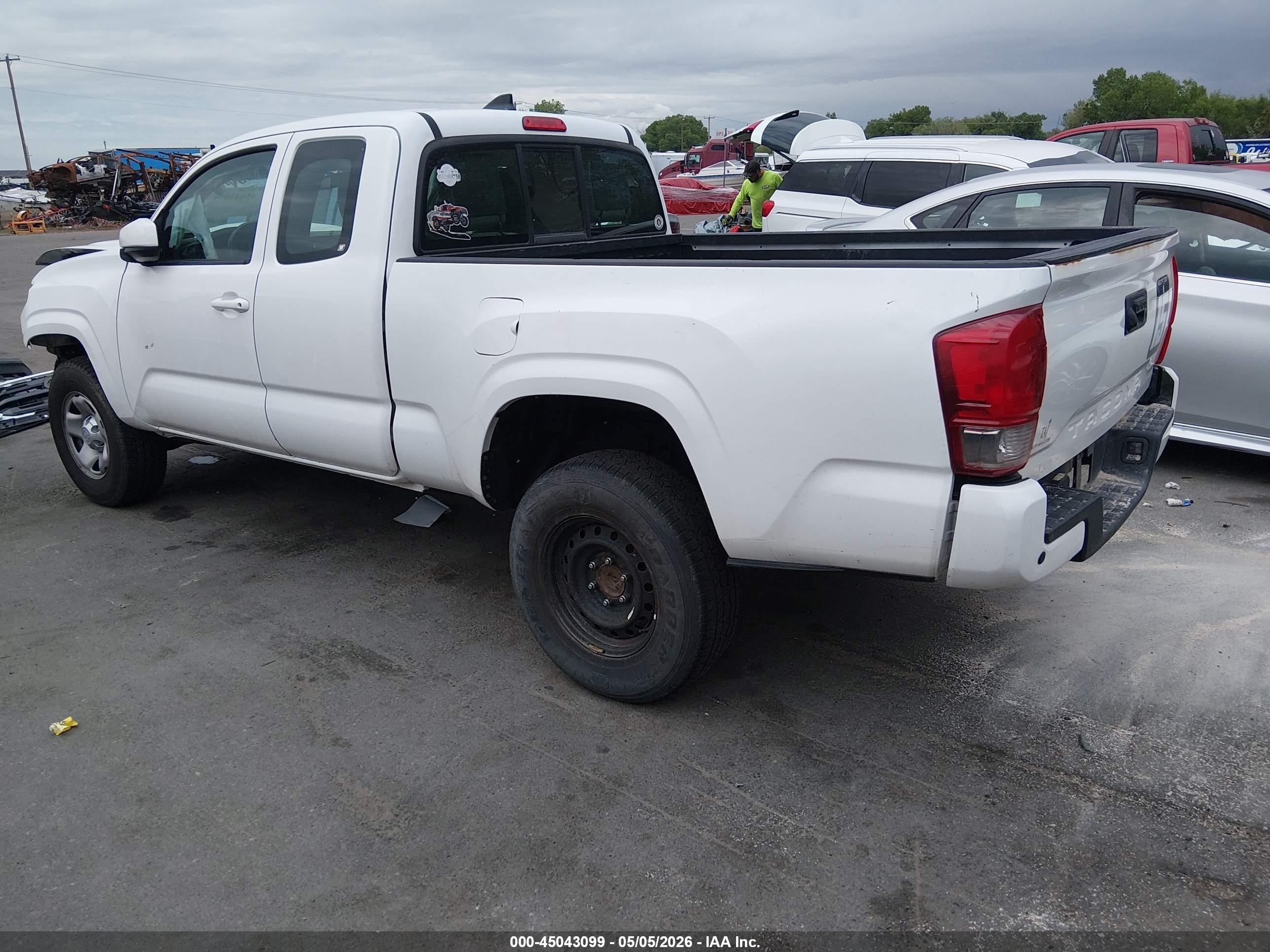 2017 Toyota Tacoma VIN 5TFRX5GN5HX087799 IAAI salvage auction — Front End, Salvage (Pennsylvania), sold $3,600 on 2026-07-09 (photo 3)