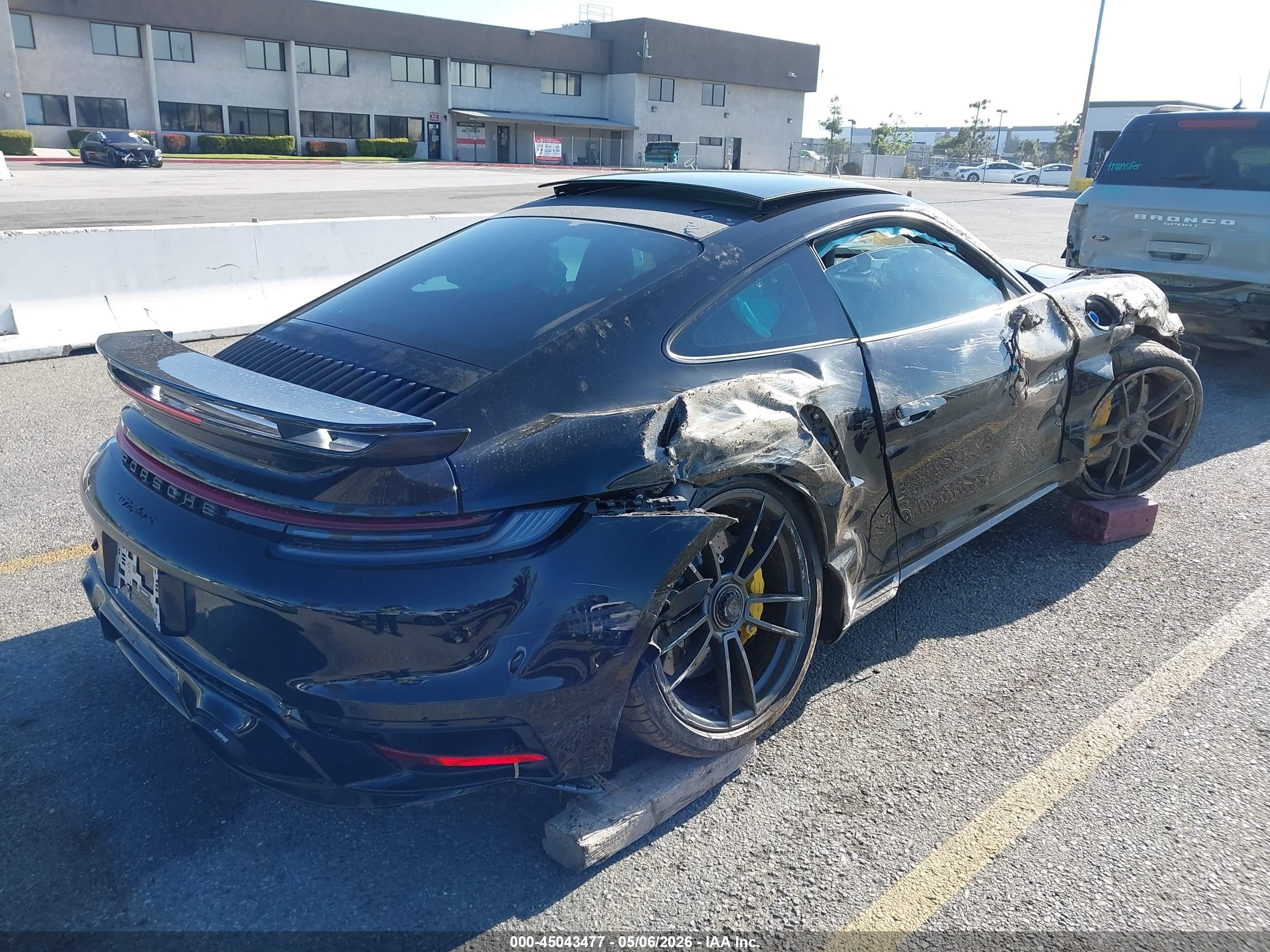 2025 Porsche 911 VIN WP0AD2A91SS285008 IAAI salvage auction — Rollover, Salvage (California), sold $69,750 on 2026-06-30 (photo 4)