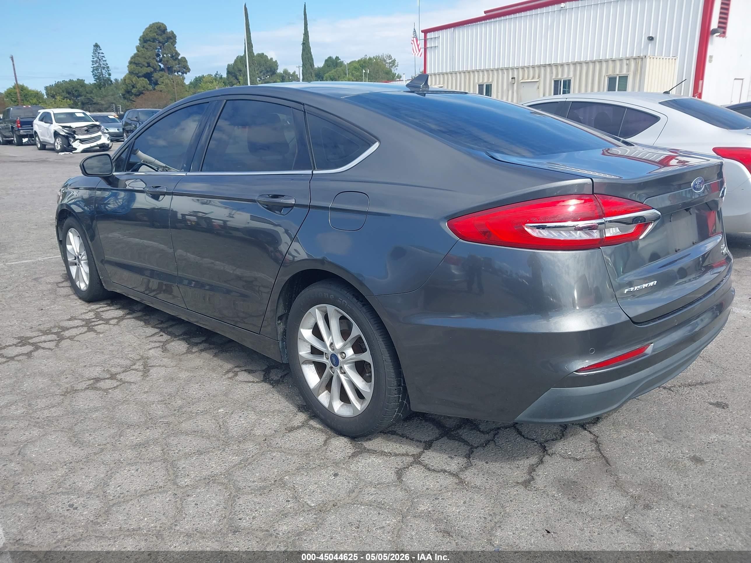 2019 Ford Fusion VIN 3FA6P0HD0KR108432 IAAI salvage auction — Normal Wear, Clear - Dealer Only (California), sold $1,750 on 2026-07-09 (photo 3)