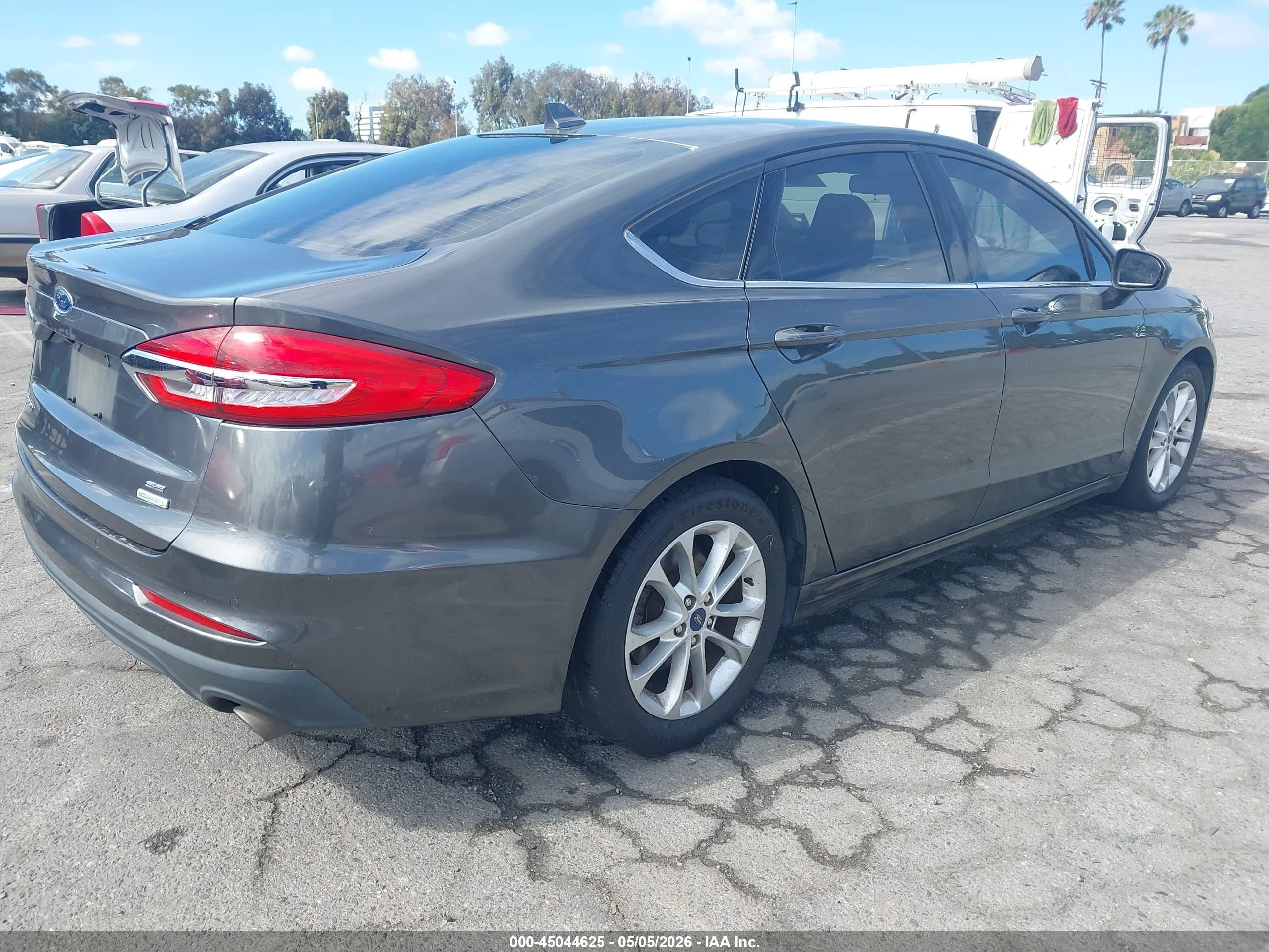 2019 Ford Fusion VIN 3FA6P0HD0KR108432 IAAI salvage auction — Normal Wear, Clear - Dealer Only (California), sold $1,750 on 2026-07-09 (photo 4)