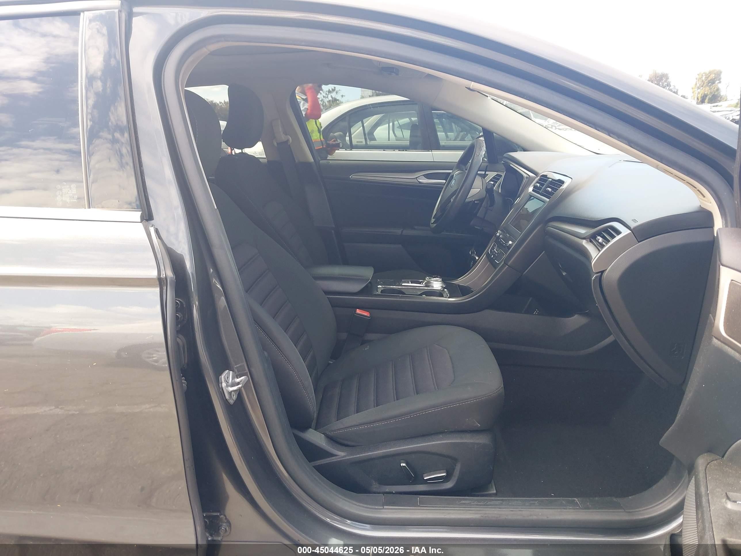 2019 Ford Fusion VIN 3FA6P0HD0KR108432 IAAI salvage auction — Normal Wear, Clear - Dealer Only (California), sold $1,750 on 2026-07-09 (photo 5)