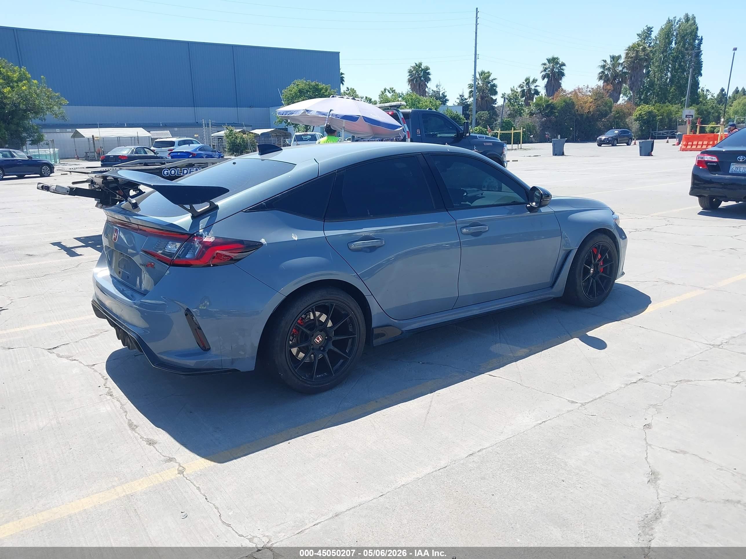 2024 Honda Civic type r VIN JHMFL5G40RX003054 IAAI salvage auction — Side, Clear - Dealer Only (California), sold $23,100 on 2026-09-20 (photo 4)