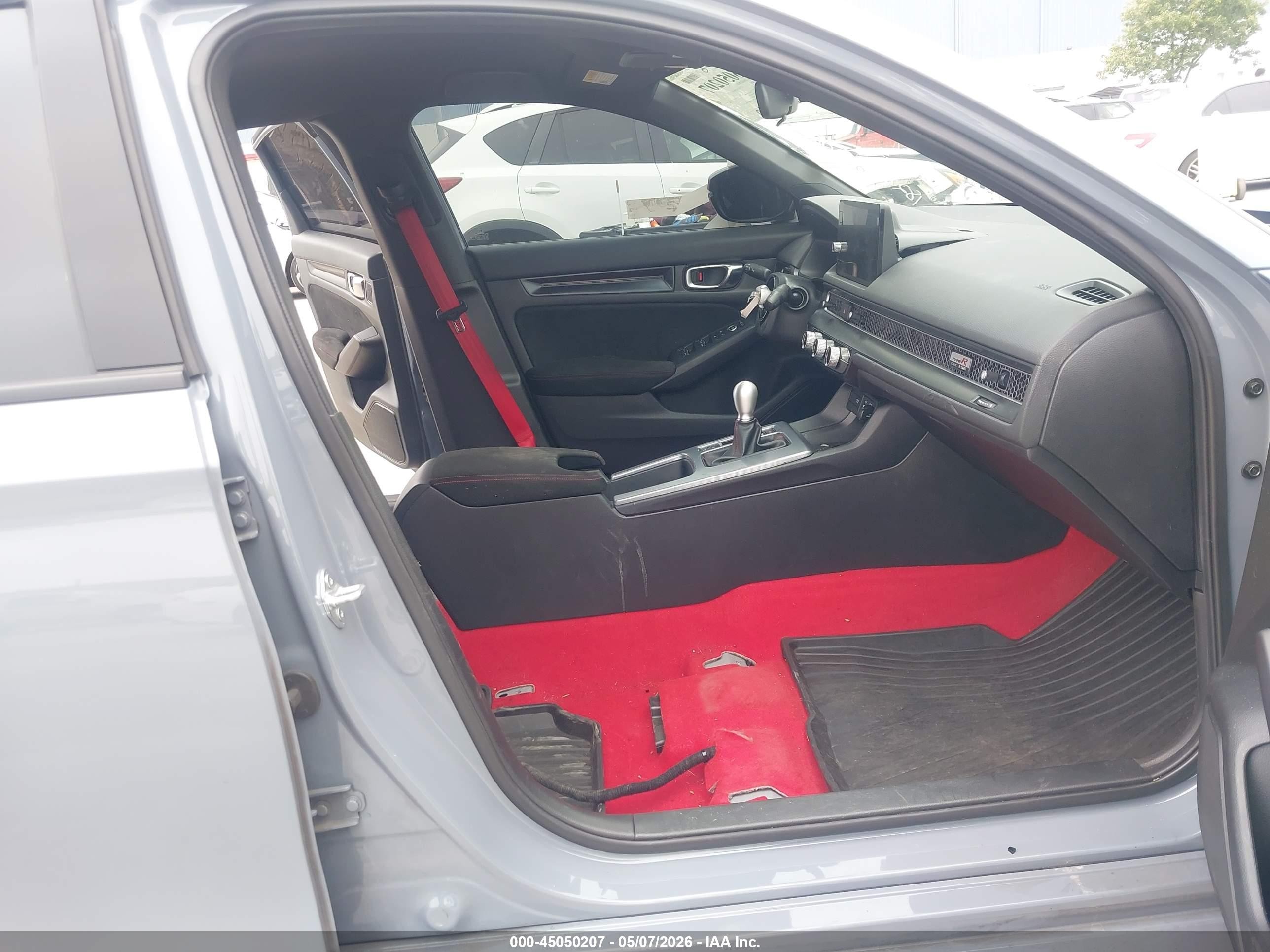 2024 Honda Civic type r VIN JHMFL5G40RX003054 IAAI salvage auction — Side, Clear - Dealer Only (California), sold $23,100 on 2026-09-20 (photo 5)