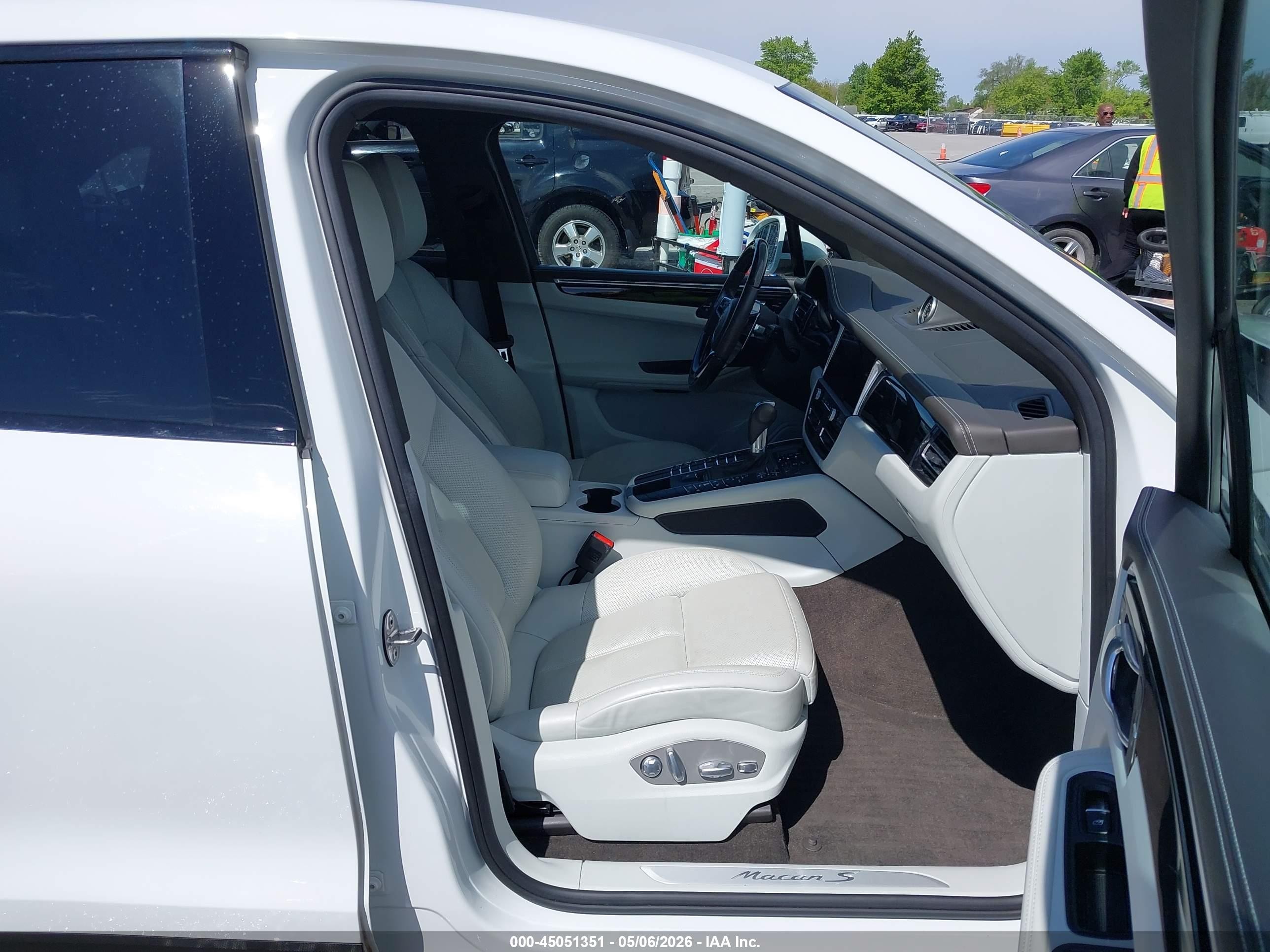 2020 Porsche Macan VIN WP1AB2A58LLB33644 IAAI salvage auction — Rear End, Salvage (Indiana), sold $11,200 on 2026-07-03 (photo 5)
