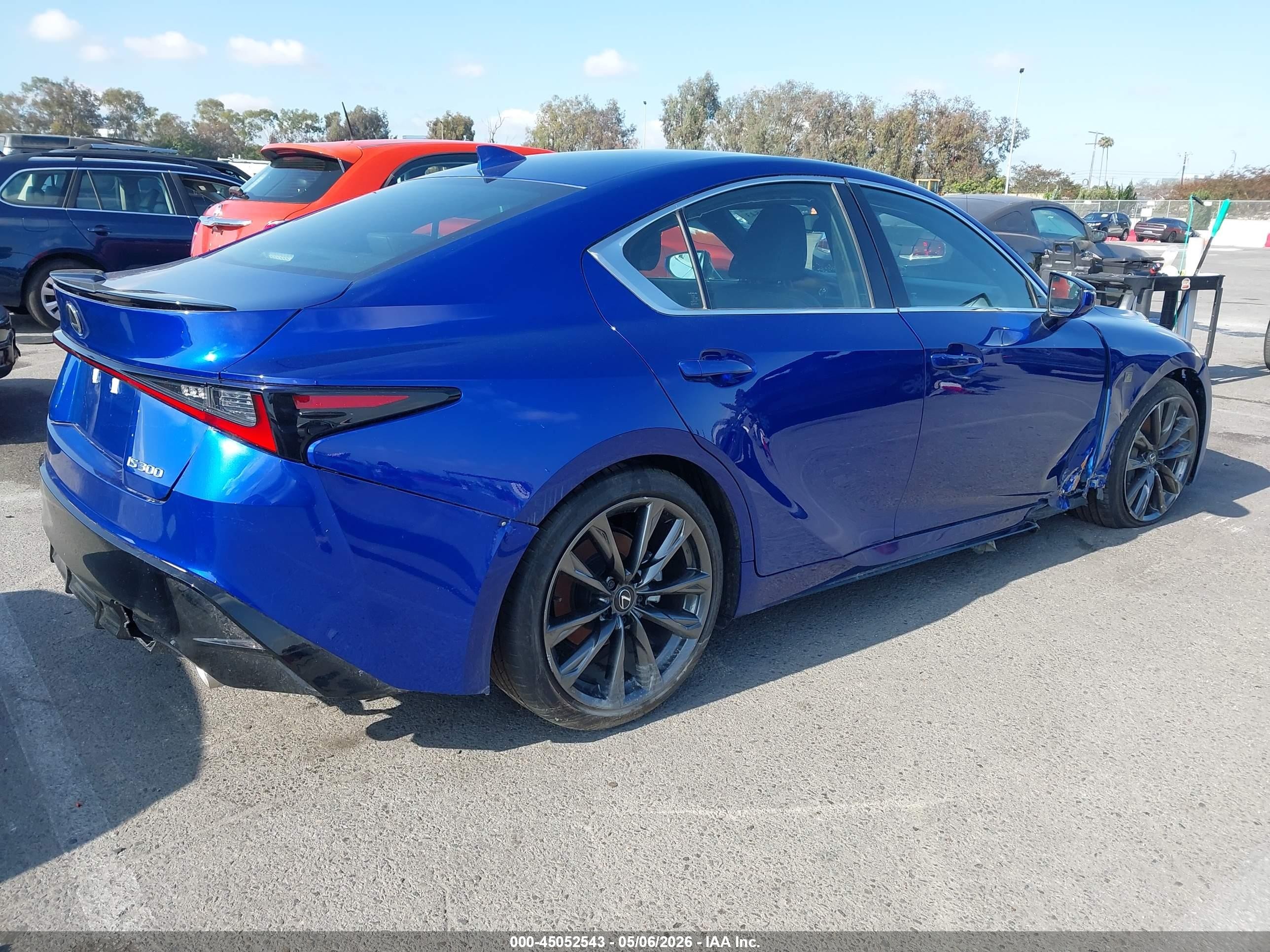 2025 Lexus Is 300 VIN JTHBA1D25S5135731 IAAI salvage auction — Side, Salvage (California), sold $16,800 on 2026-06-25 (photo 4)