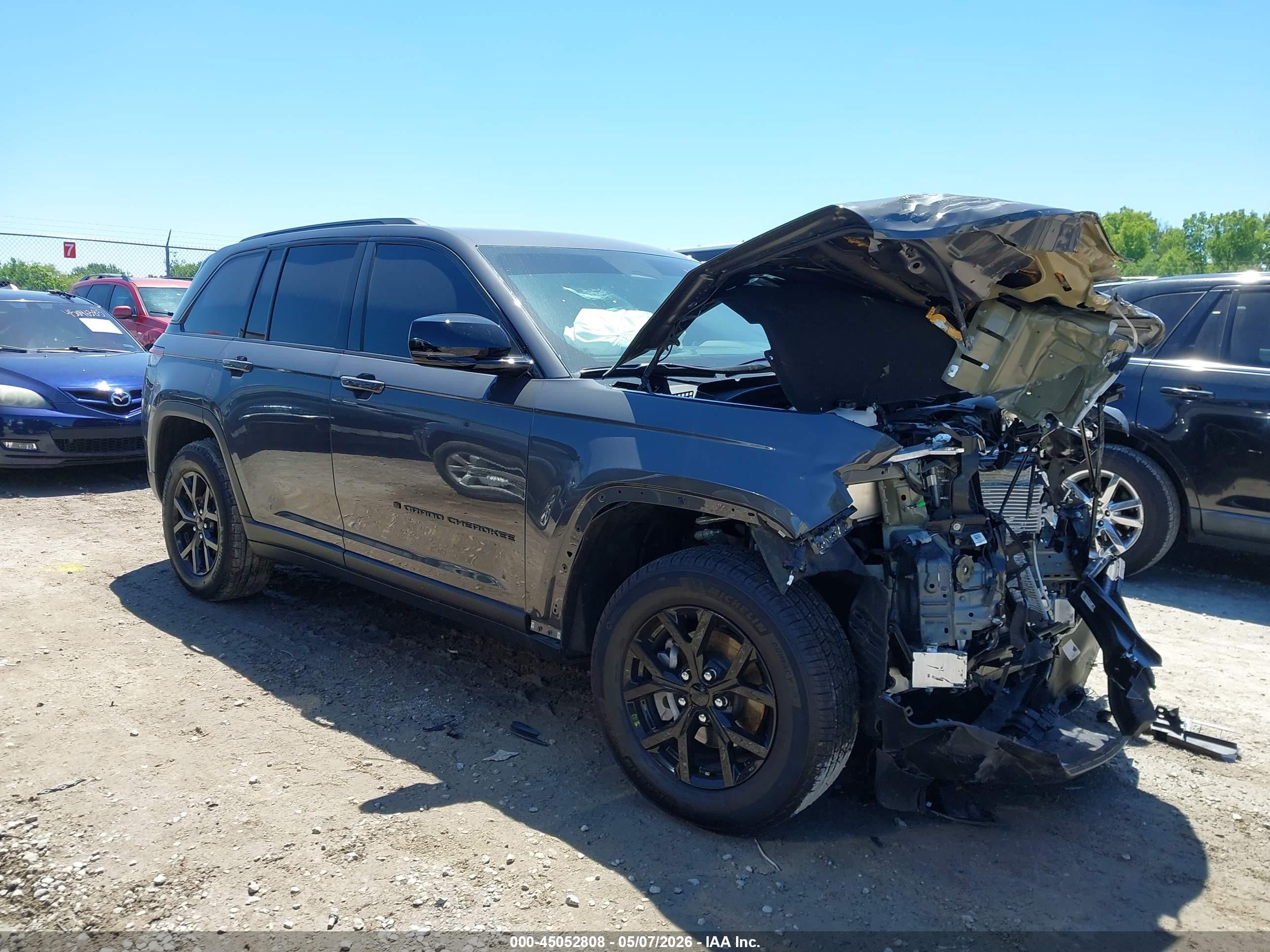 2025 Jeep Grand Cherokee VIN 1C4RJHAG2SC370222 — IAAI salvage auction photo